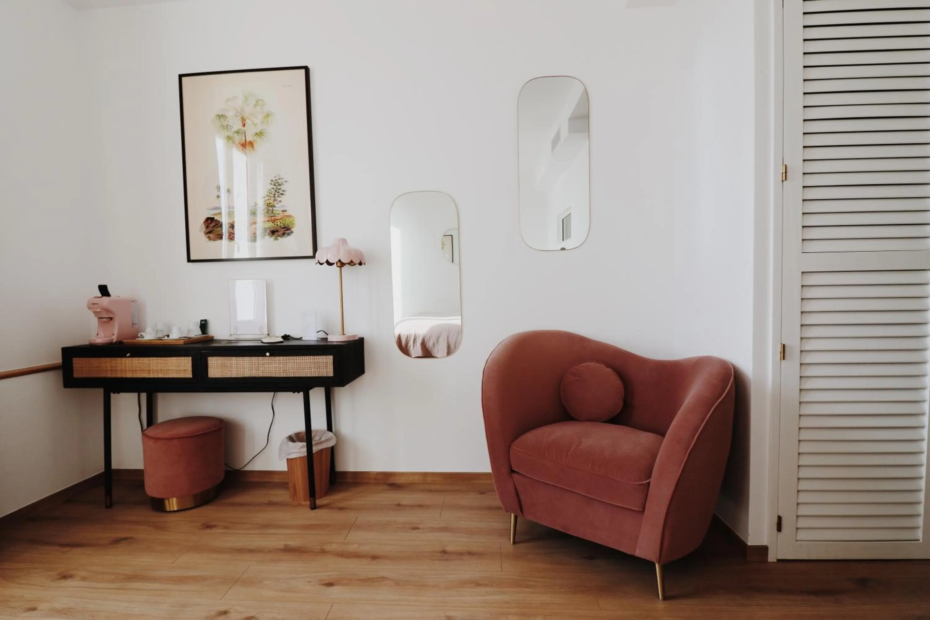 Decorative detail in Le Rose Thé