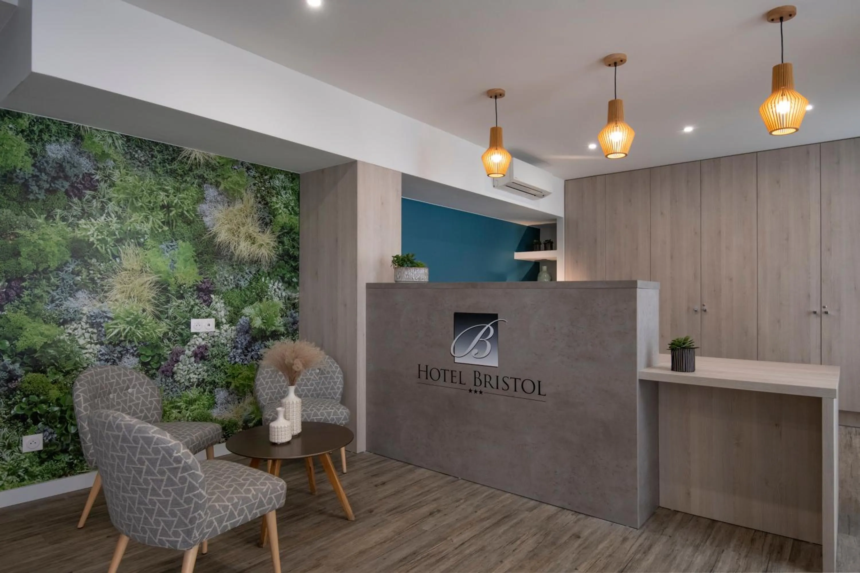 Lobby or reception in Bristol Nice