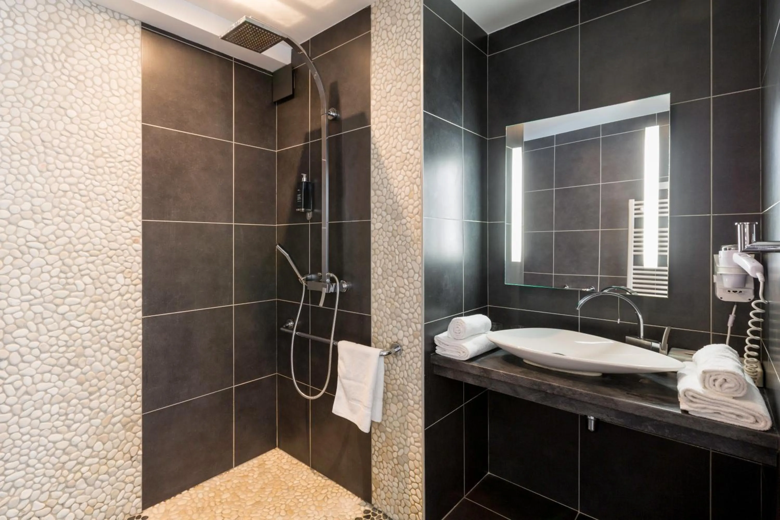 Bathroom in Hôtel Kemaris