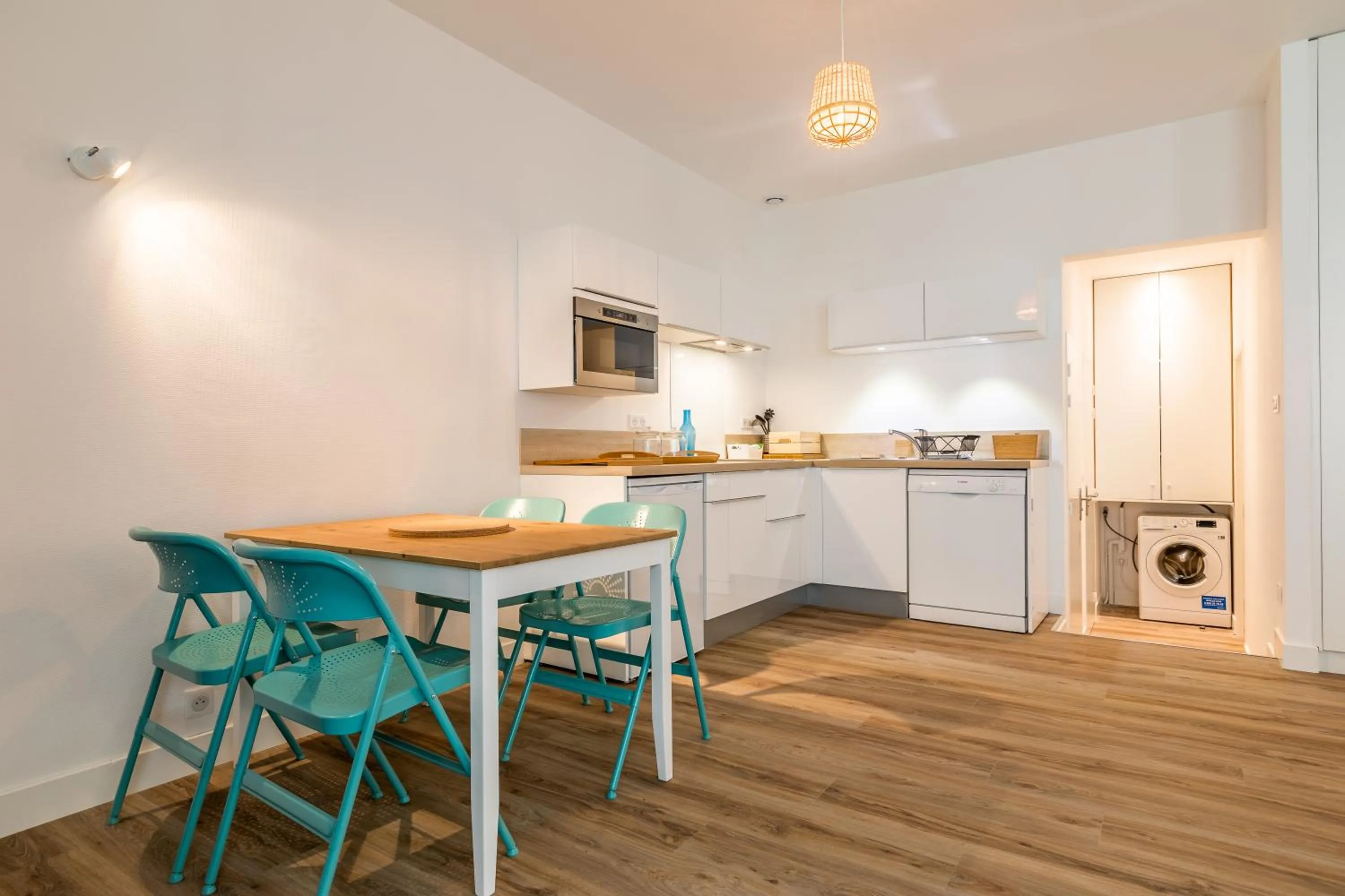 Kitchen or kitchenette in Hôtel Kemaris