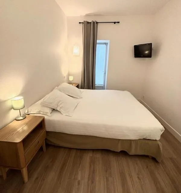 Bedroom, Bed in Hôtel Kemaris