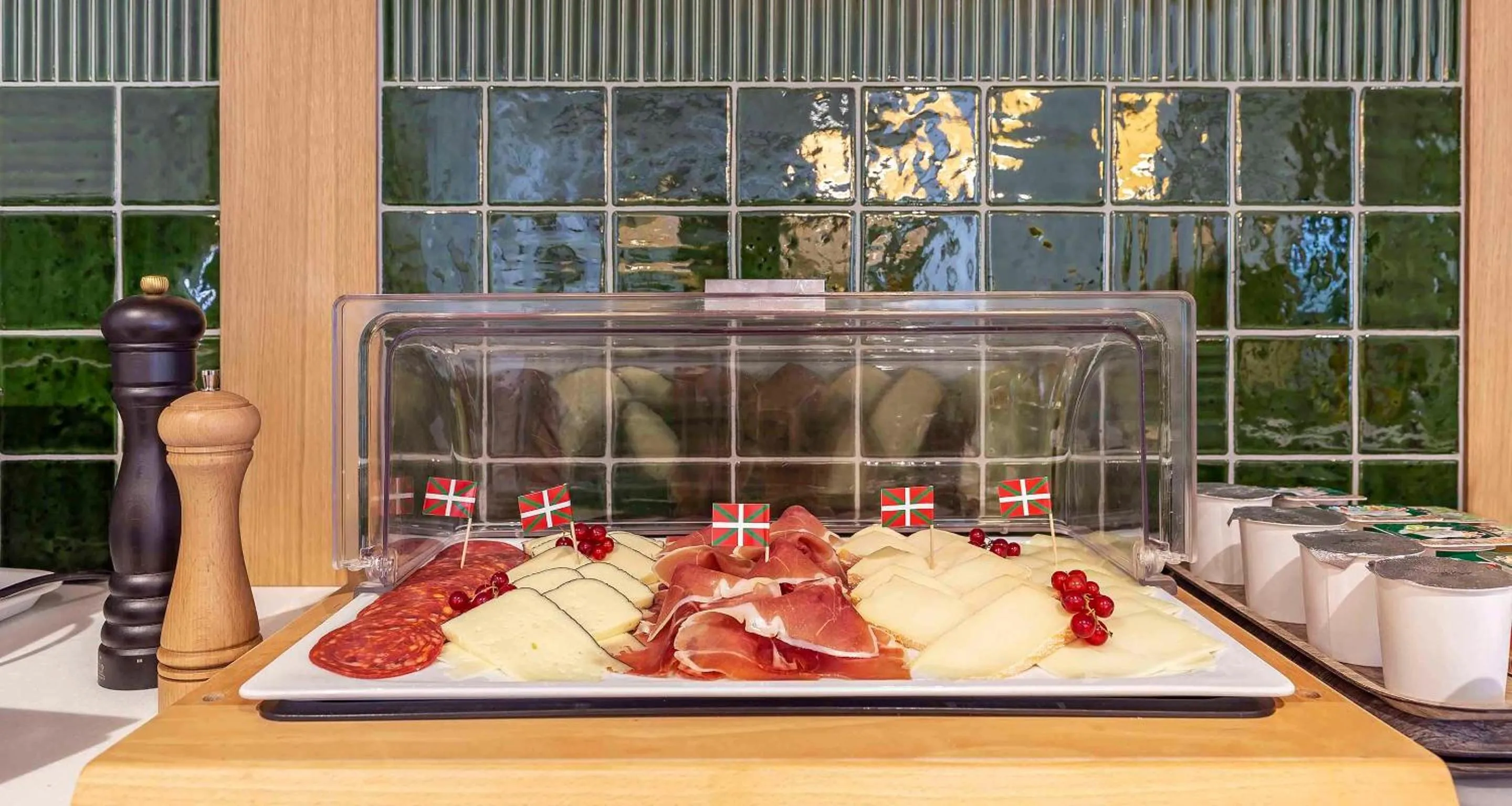 Restaurant/places to eat in Hôtel Kemaris