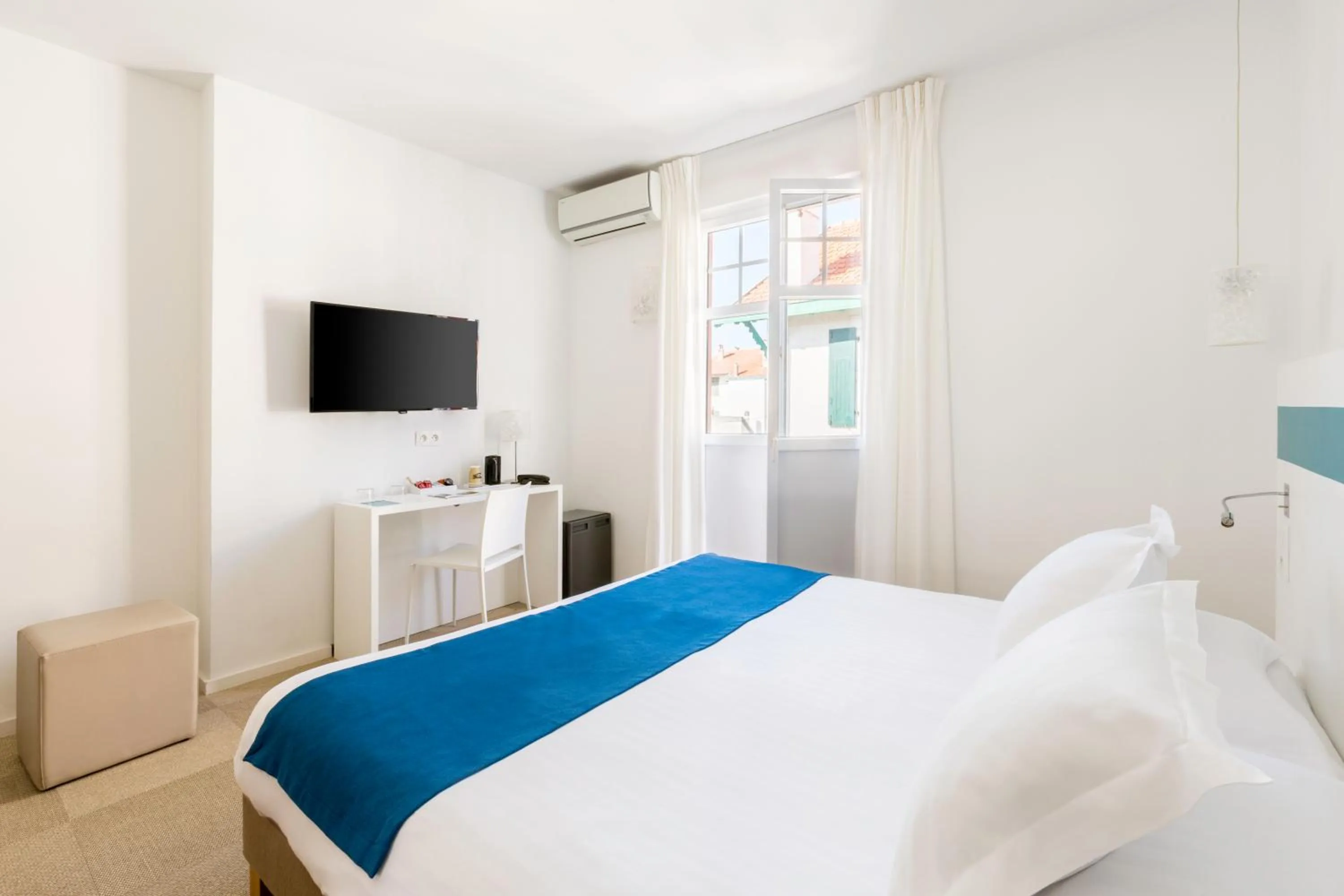 Bedroom, Bed in Hôtel Kemaris