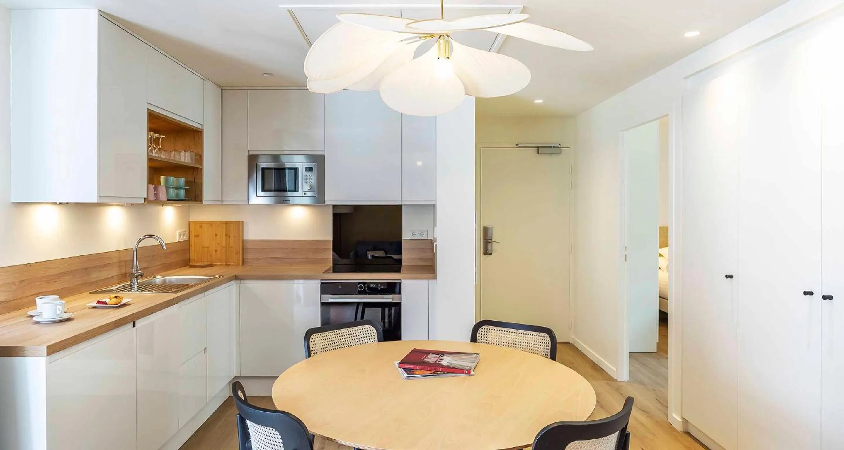 Kitchen or kitchenette in Hôtel Kemaris