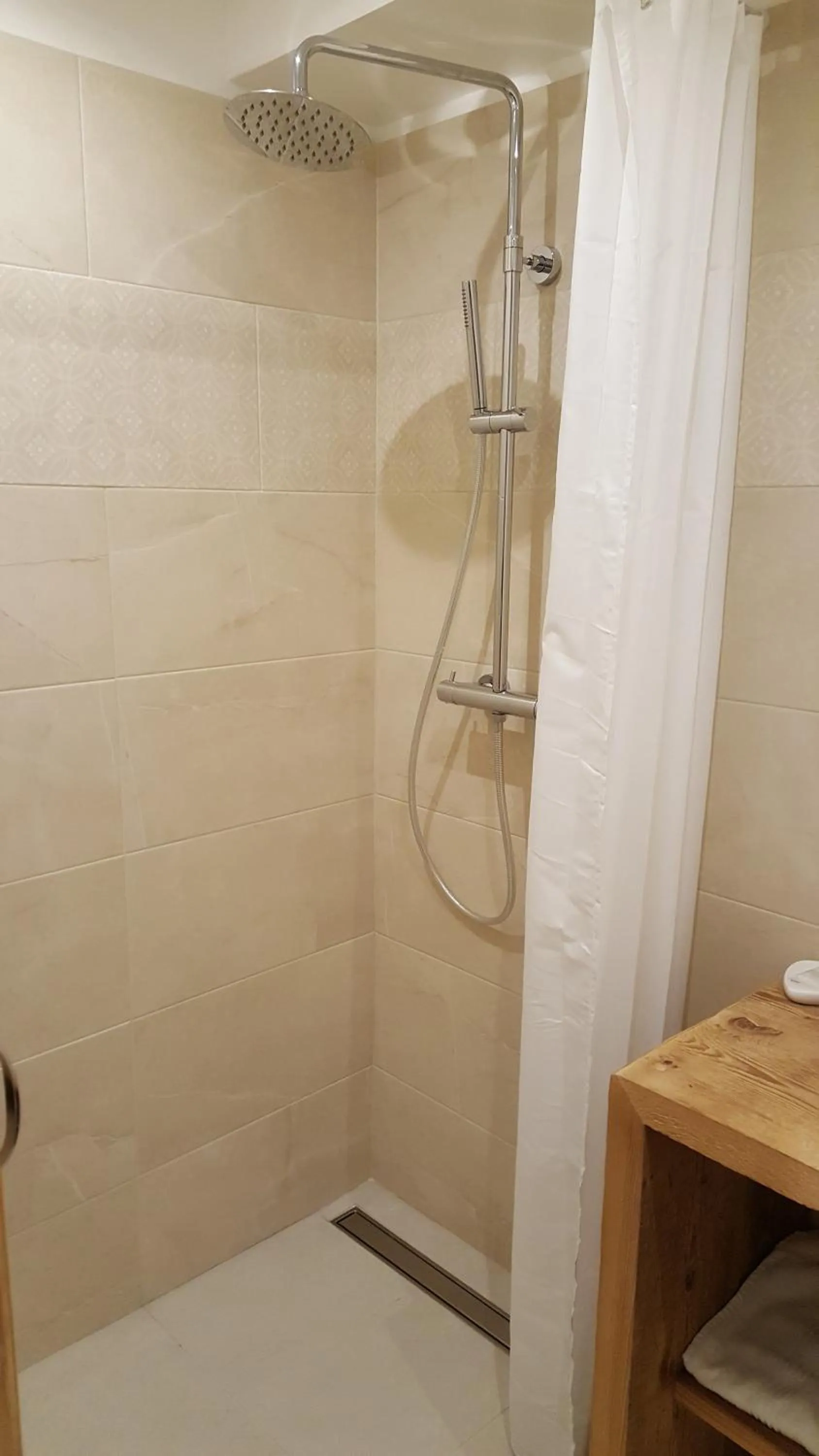 Shower in Hotel Du Clocher