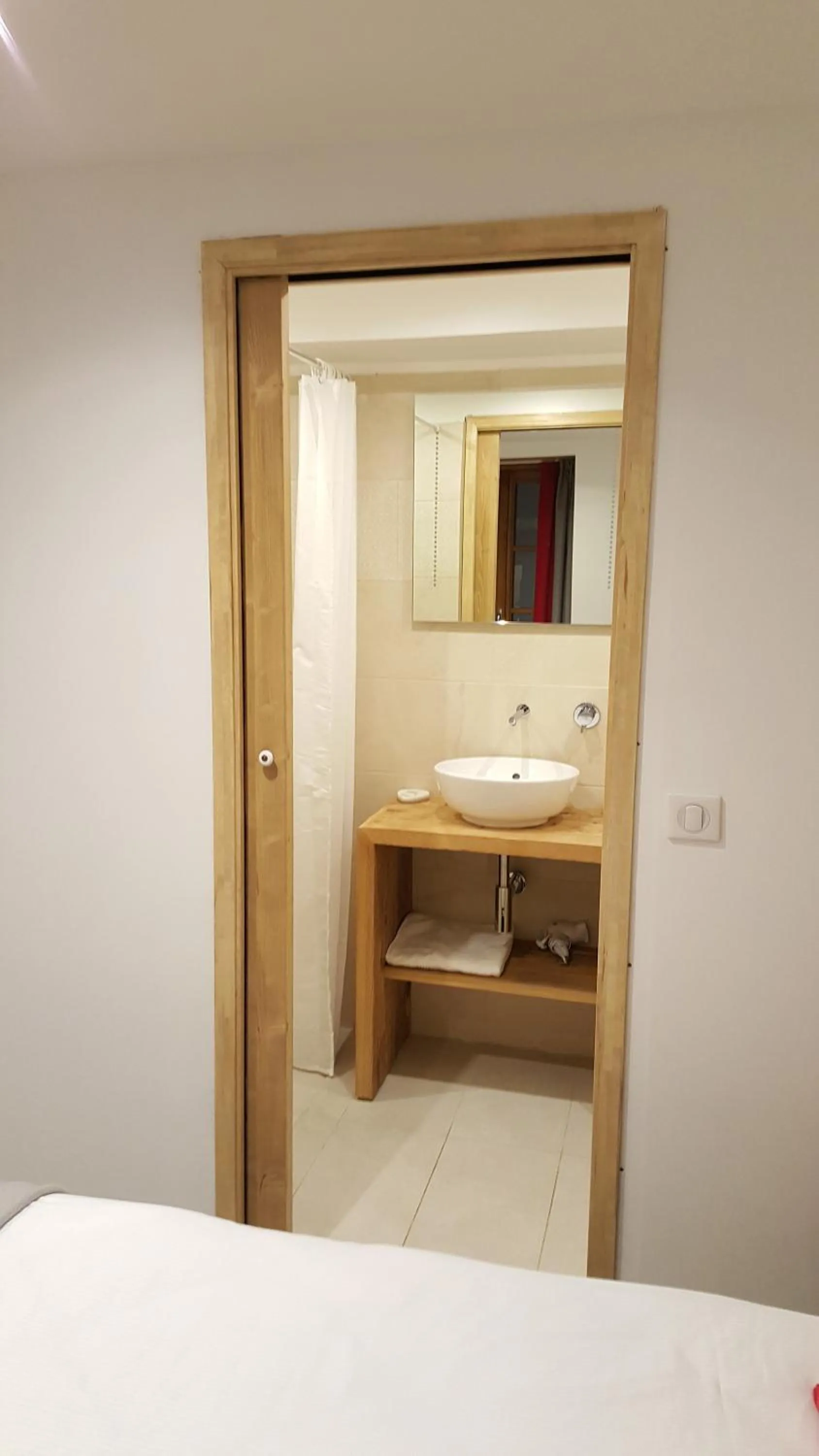 Bathroom, Bed in Hotel Du Clocher