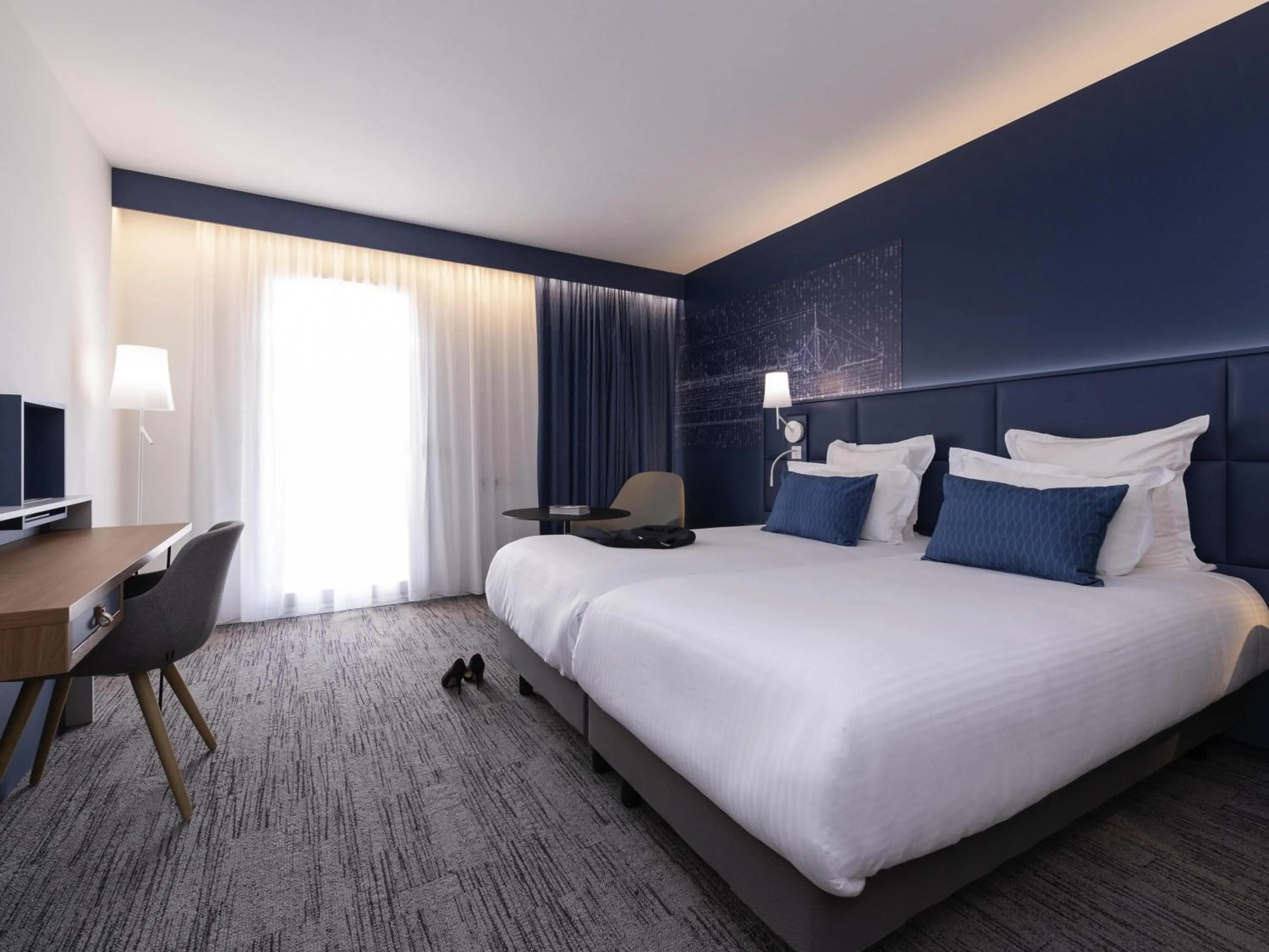 Bedroom, Bed in Hôtel Mercure Toulon La Seyne-Sur-Mer