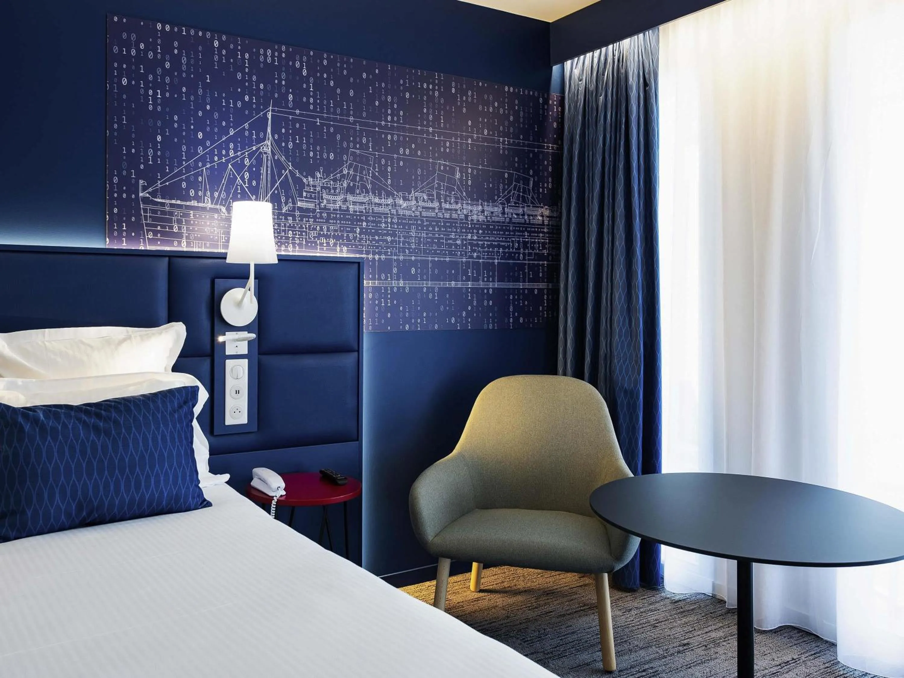 Bedroom, Bed in Hôtel Mercure Toulon La Seyne-Sur-Mer