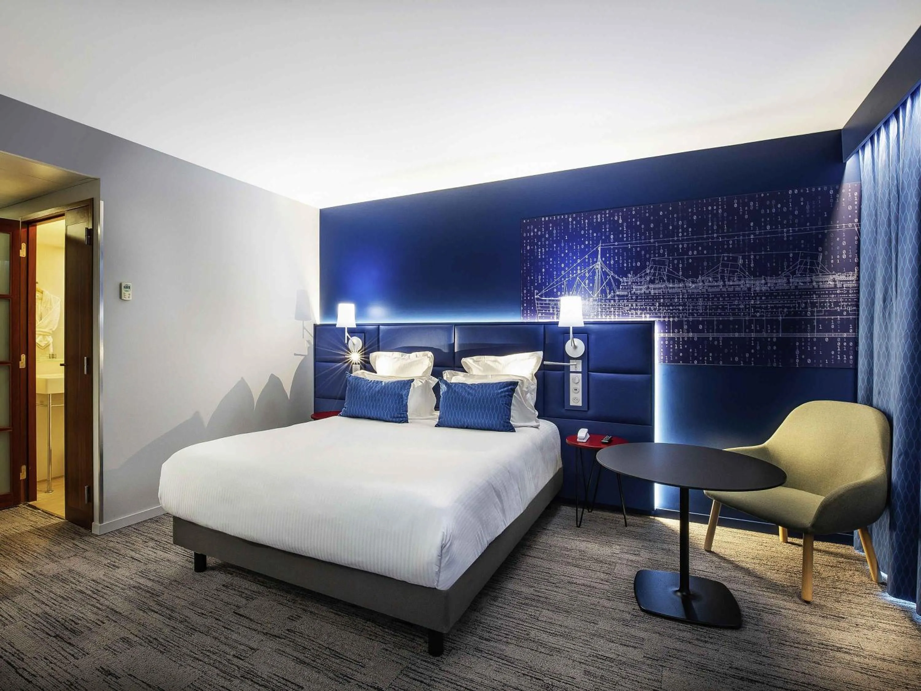 Bedroom, Bed in Hôtel Mercure Toulon La Seyne-Sur-Mer