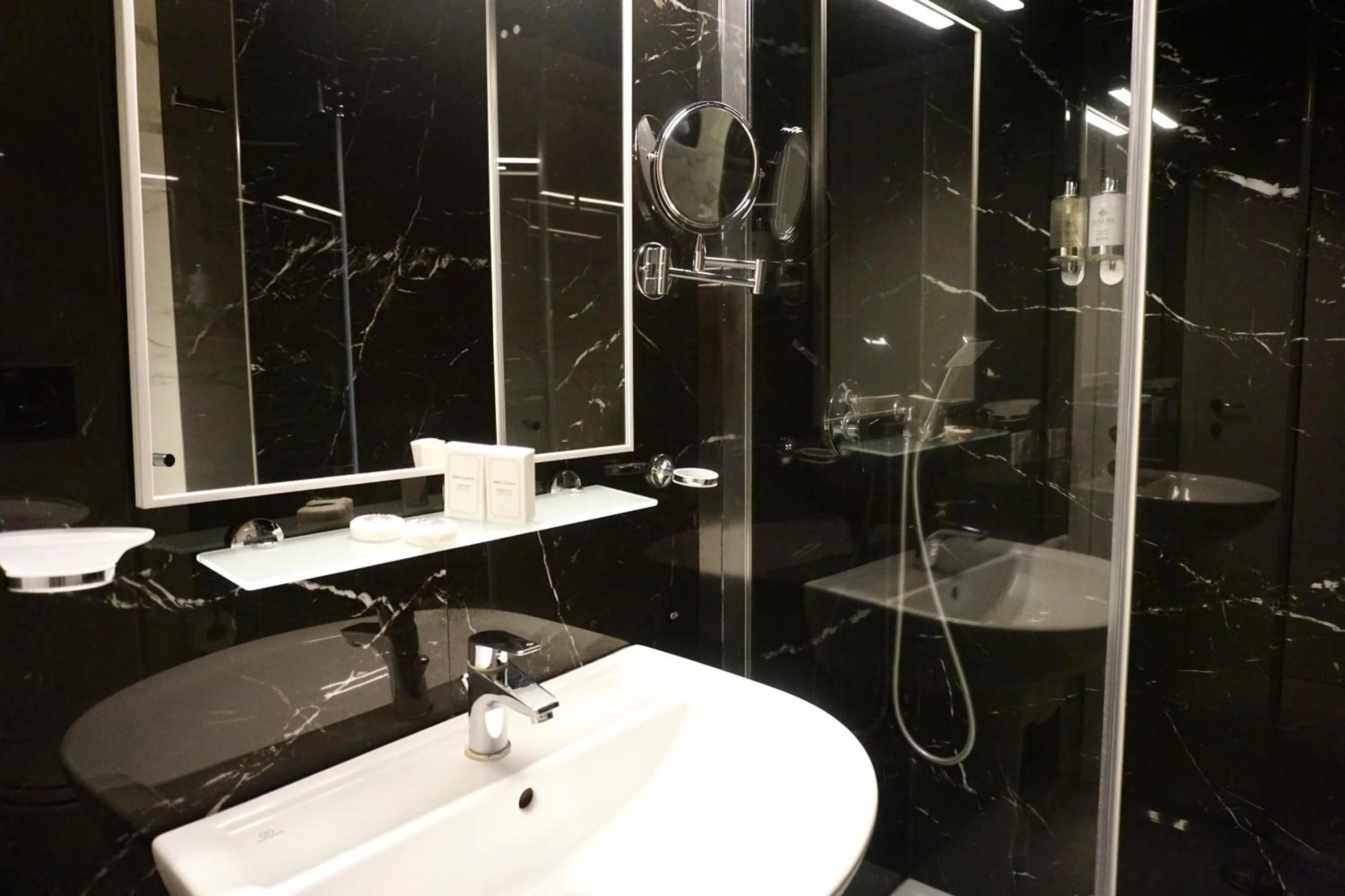 Bathroom in Hotel Vespasiano