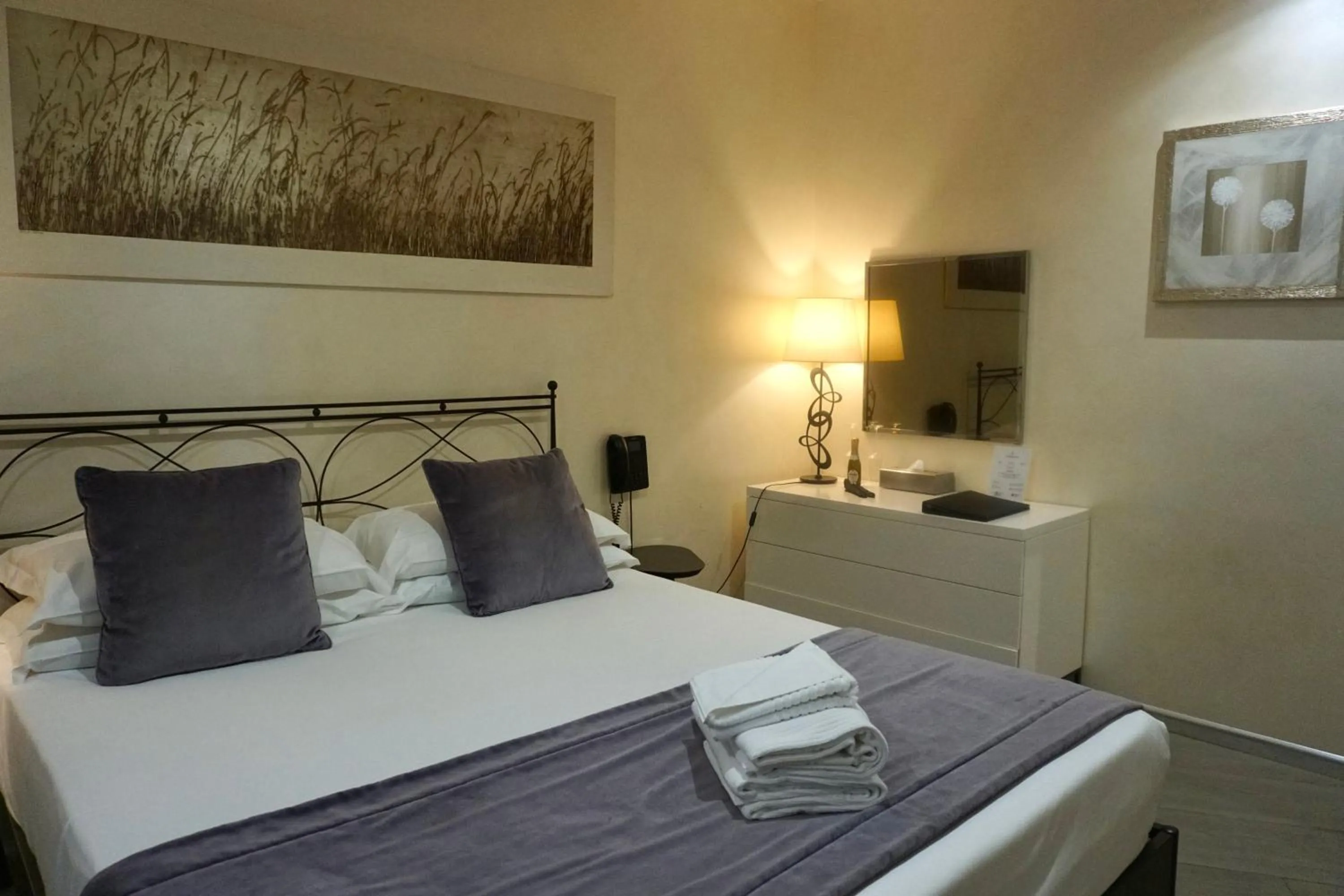 Bedroom, Bed in Hotel Vespasiano