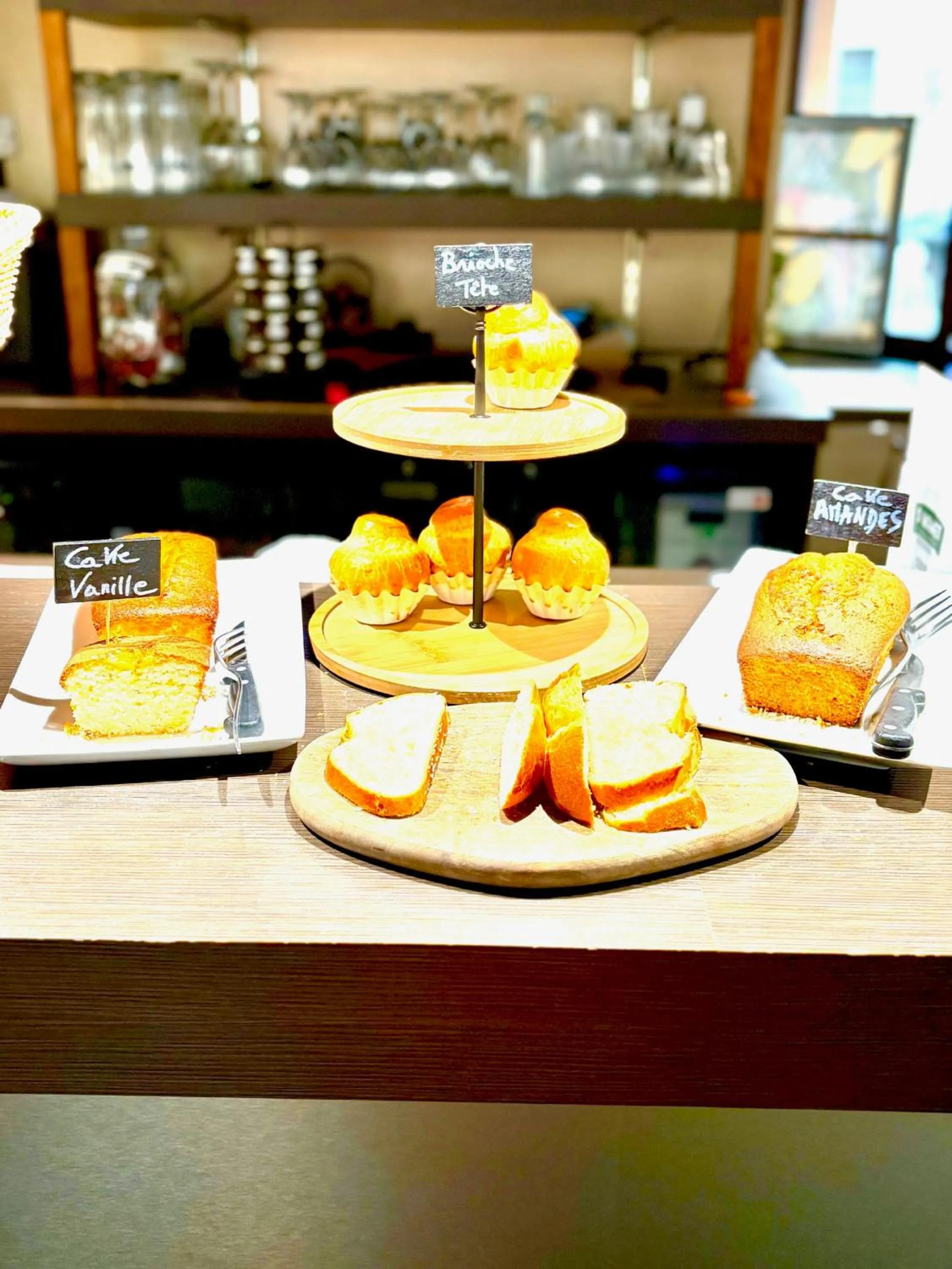 Breakfast in Kyriad Restaurant Centre SPA Vichy