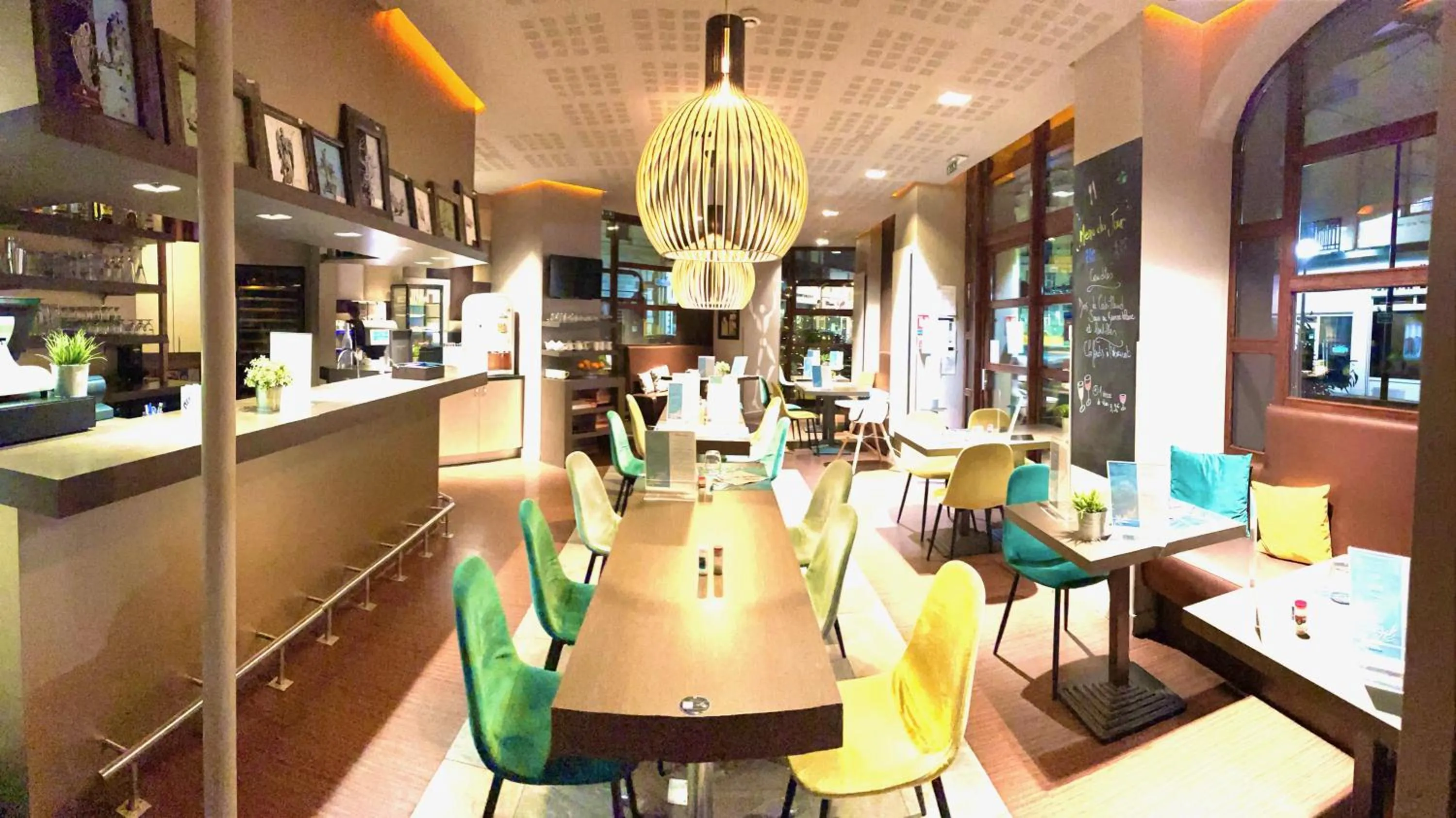 Restaurant/places to eat in Kyriad Restaurant Centre SPA Vichy