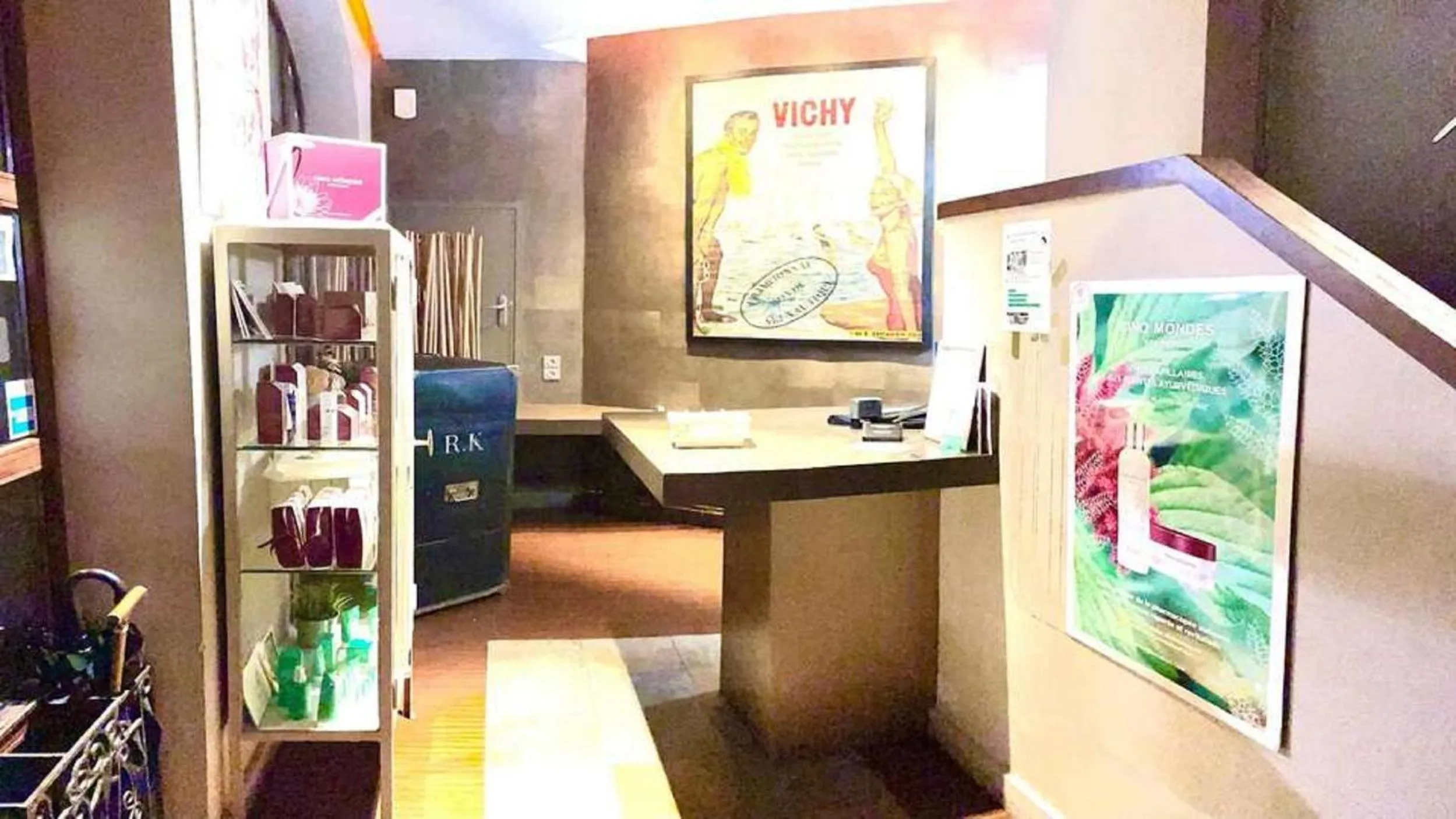 Lobby or reception in Kyriad Restaurant Centre SPA Vichy