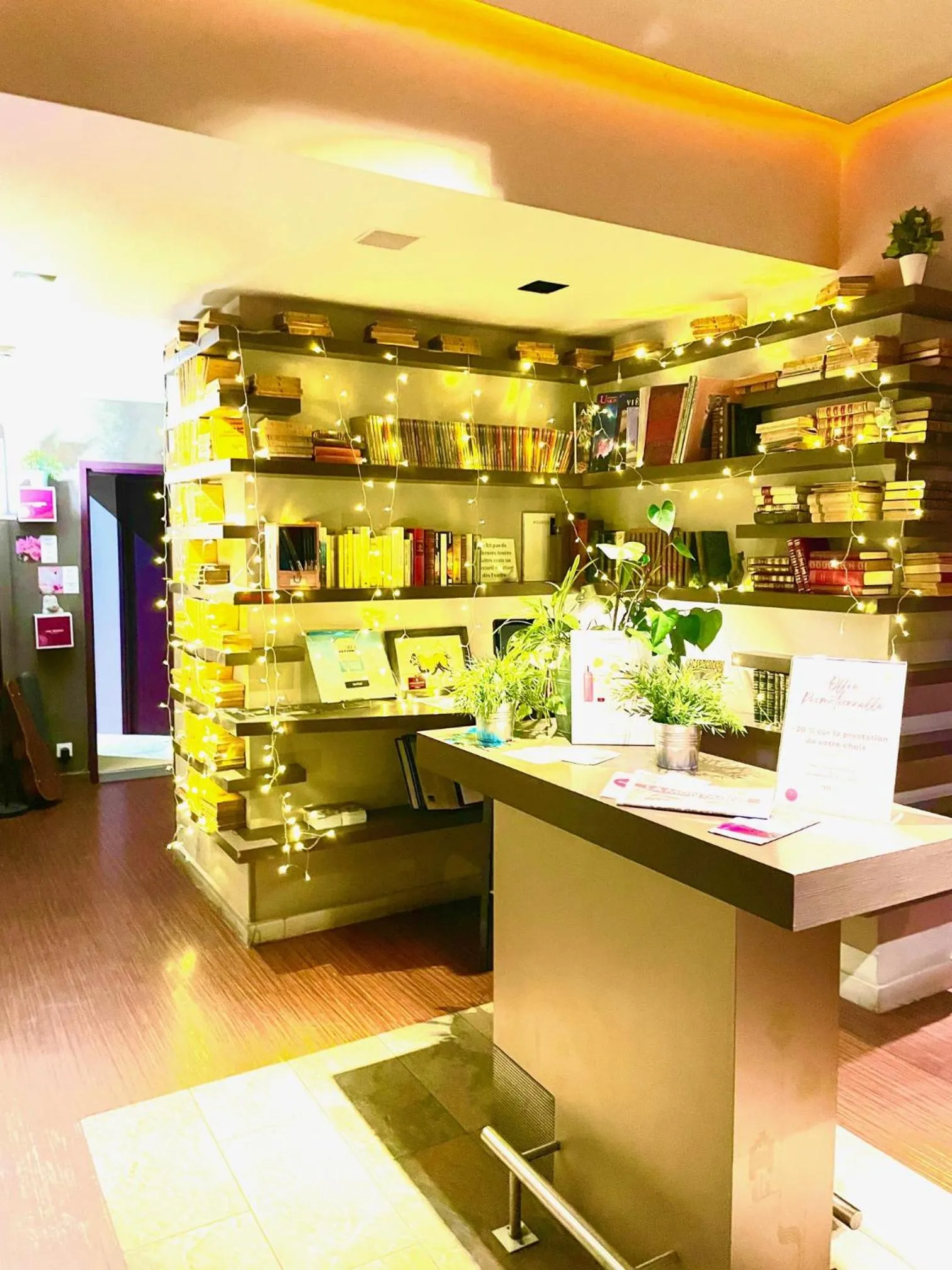 Lobby or reception in Kyriad Restaurant Centre SPA Vichy