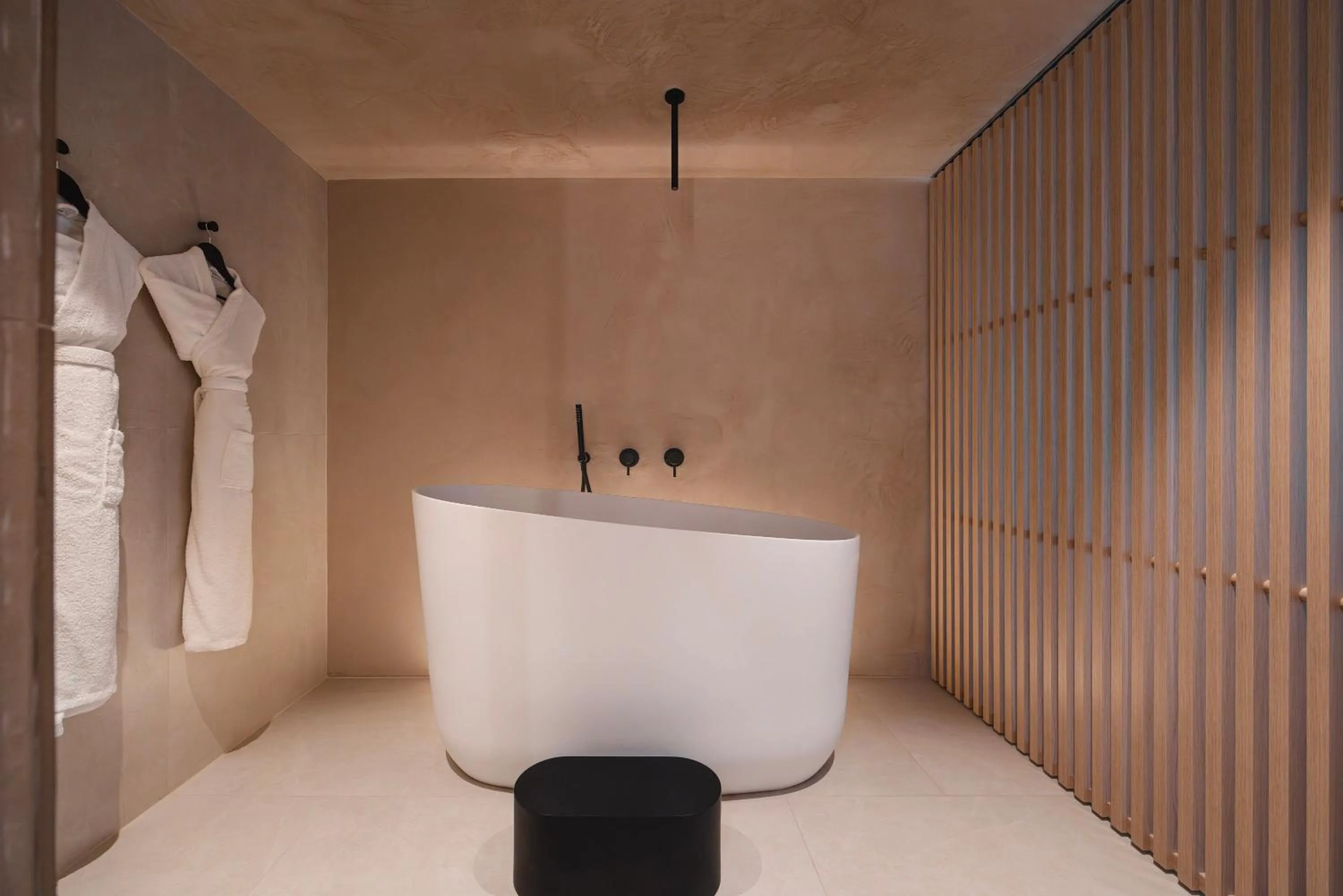 Bathroom in Le Parc Hôtel devient YONA