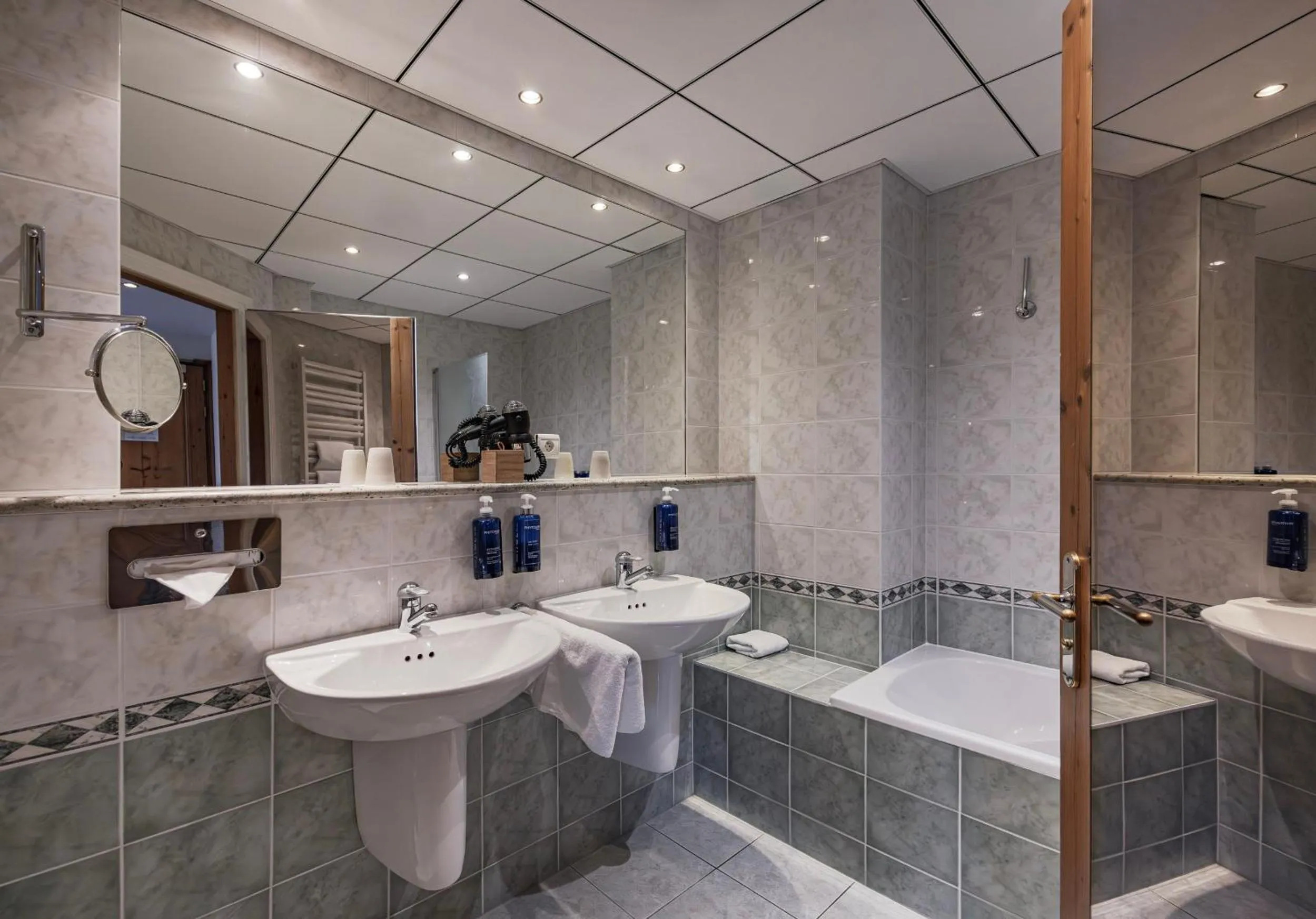 Bathroom in YONA ex Le Parc Hôtel