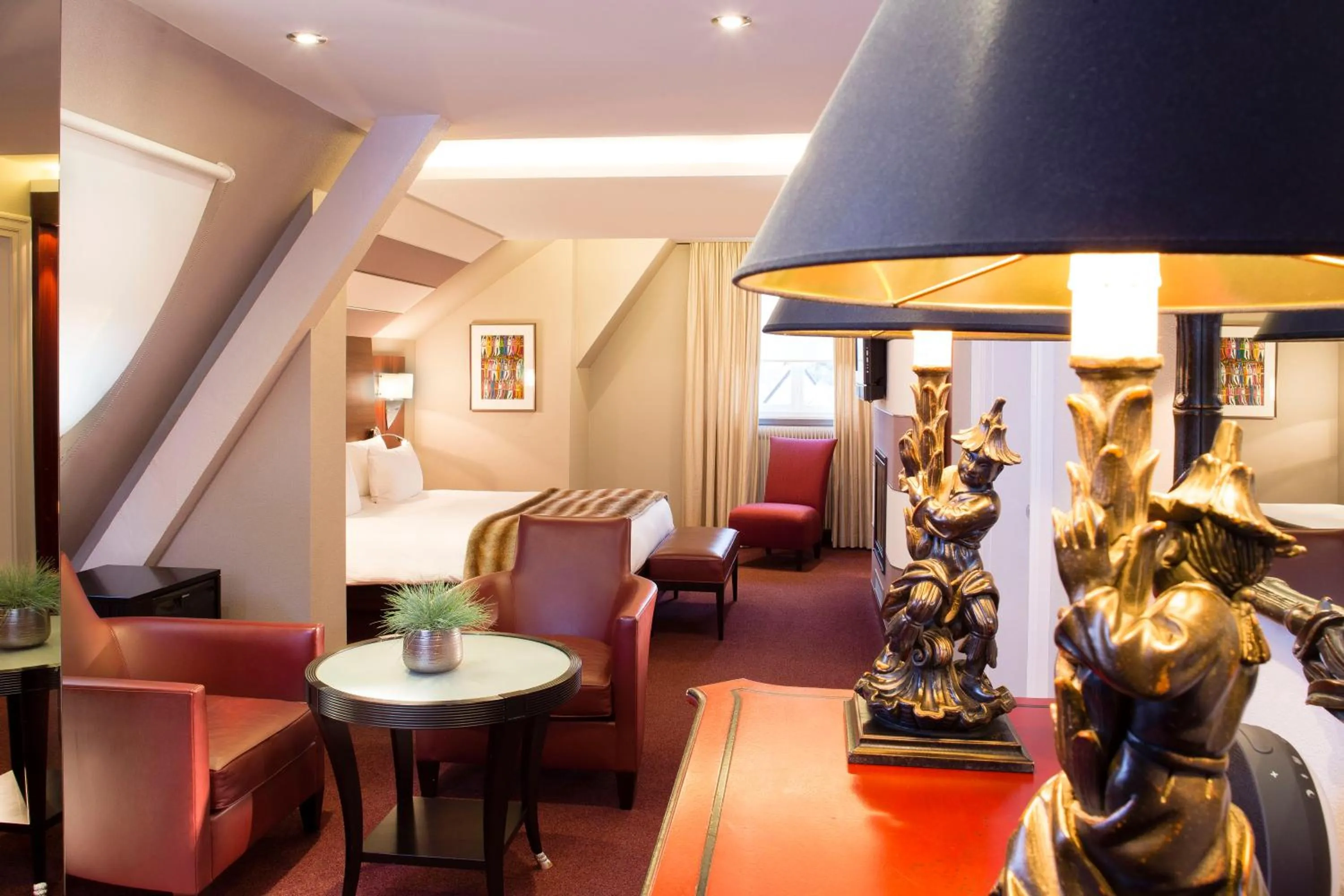 Photo of the whole room in Le Parc Hôtel devient YONA