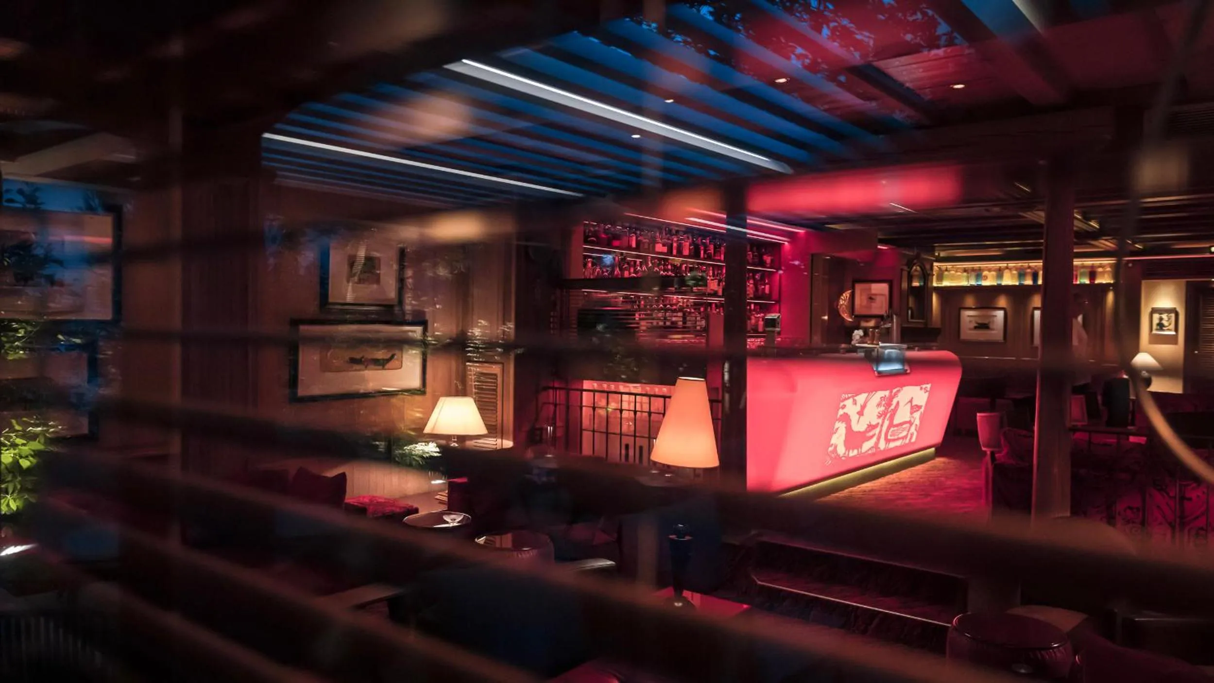 Lounge or bar in Le Parc Hôtel devient YONA