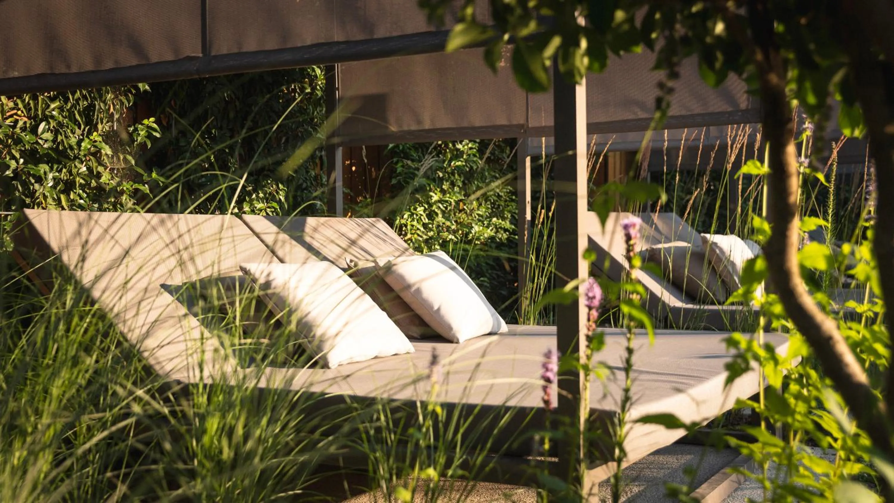 Garden in Le Parc Hôtel devient YONA