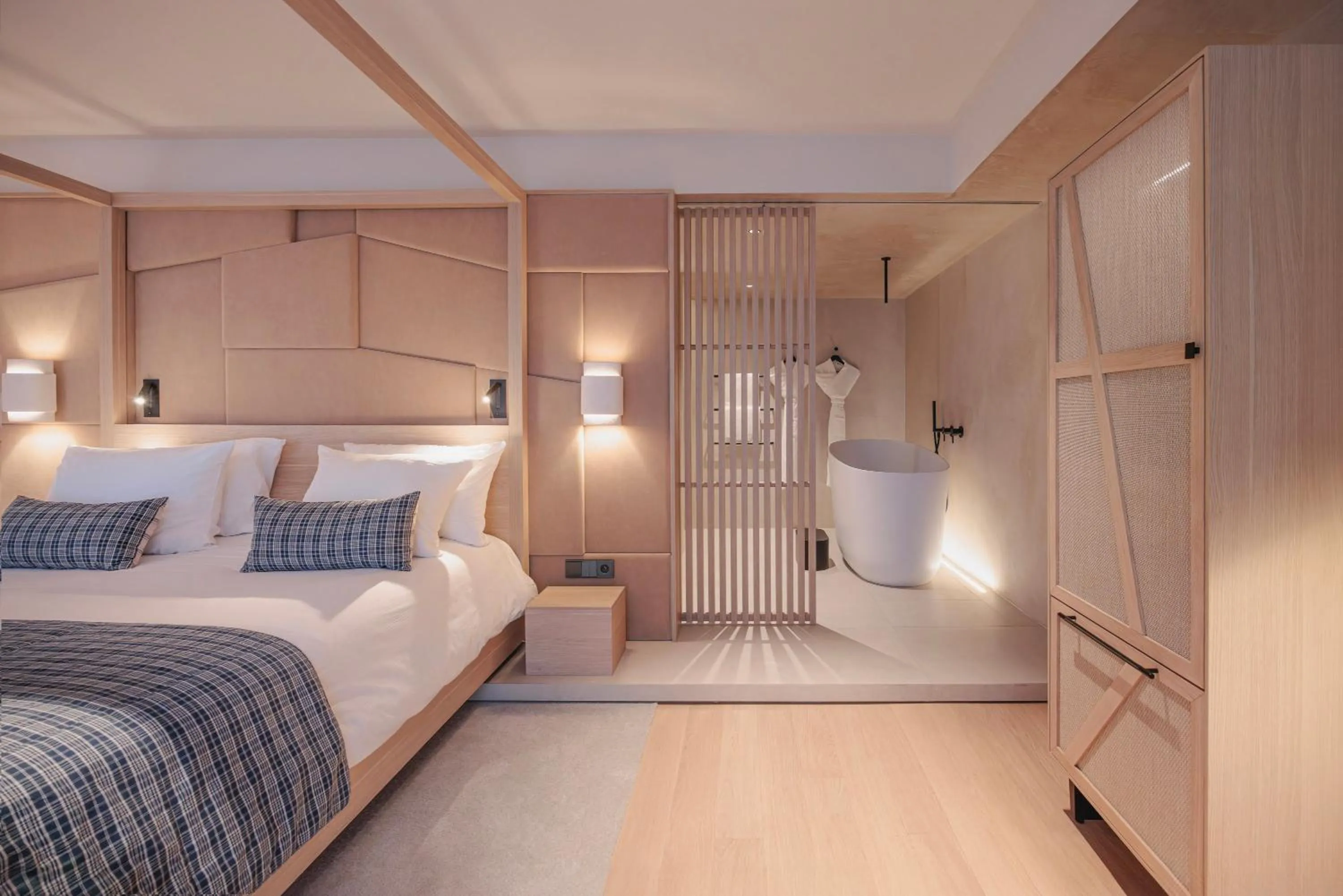 Photo of the whole room, Bed in Le Parc Hôtel devient YONA