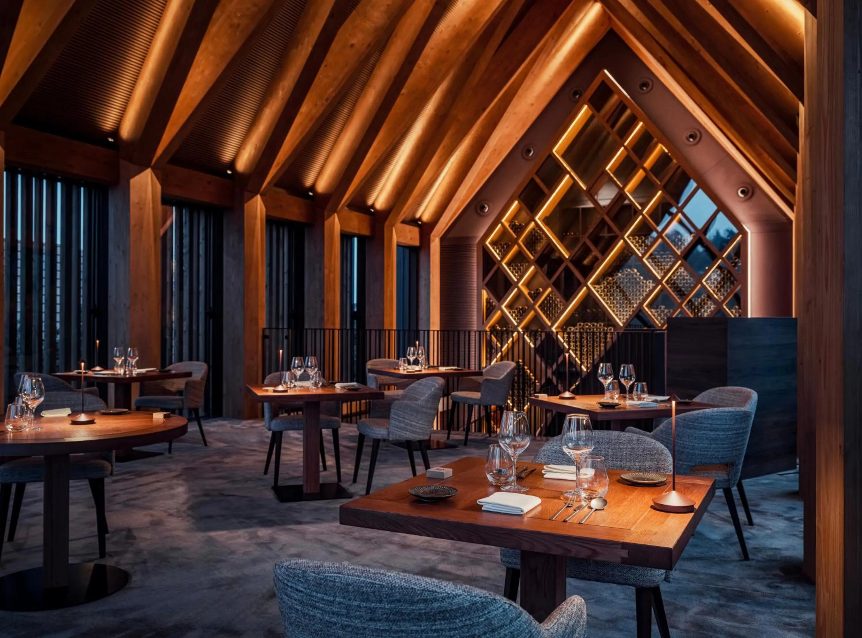 Restaurant/places to eat in YONA ex Le Parc Hôtel