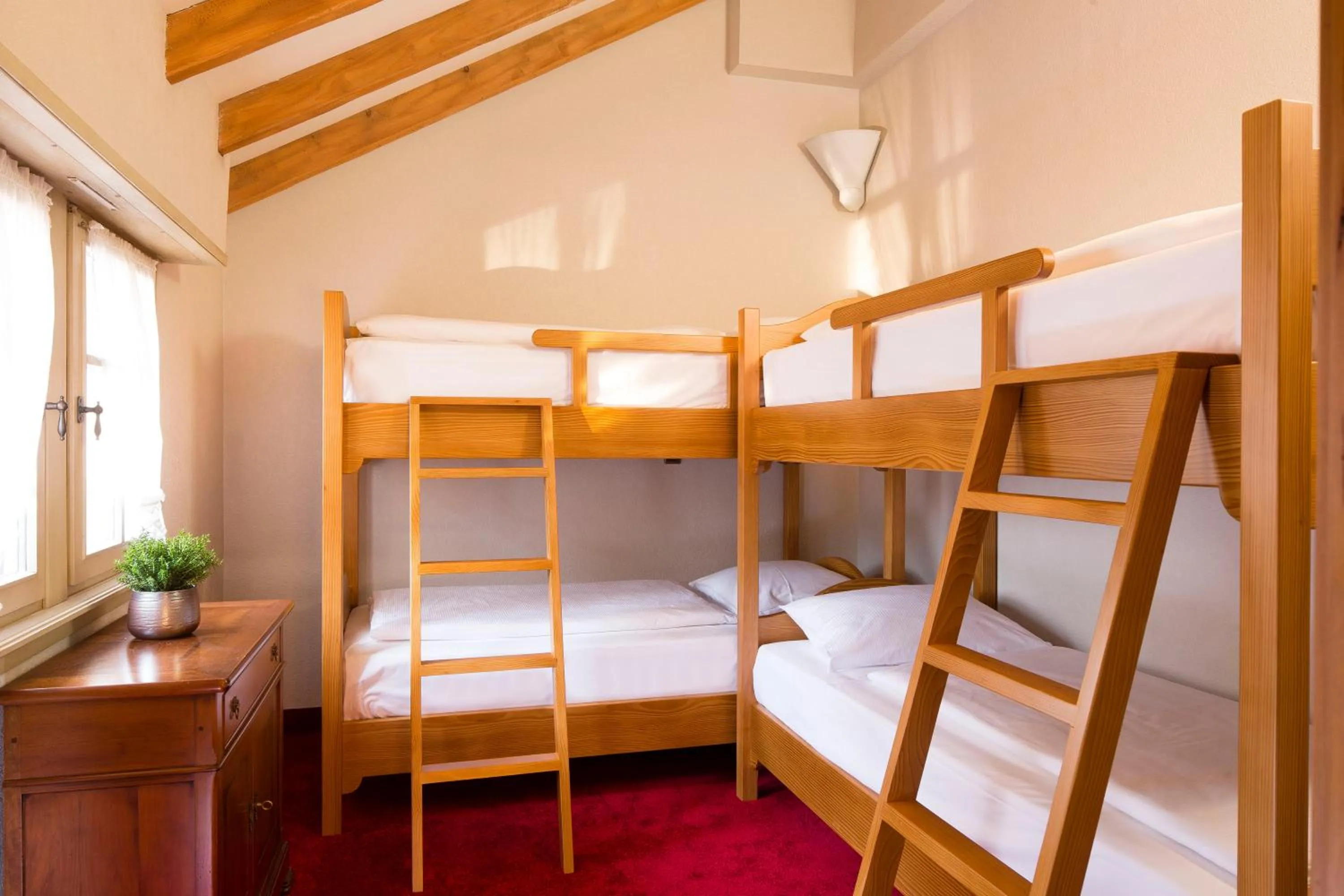 Photo of the whole room, Bed in Le Parc Hôtel devient YONA