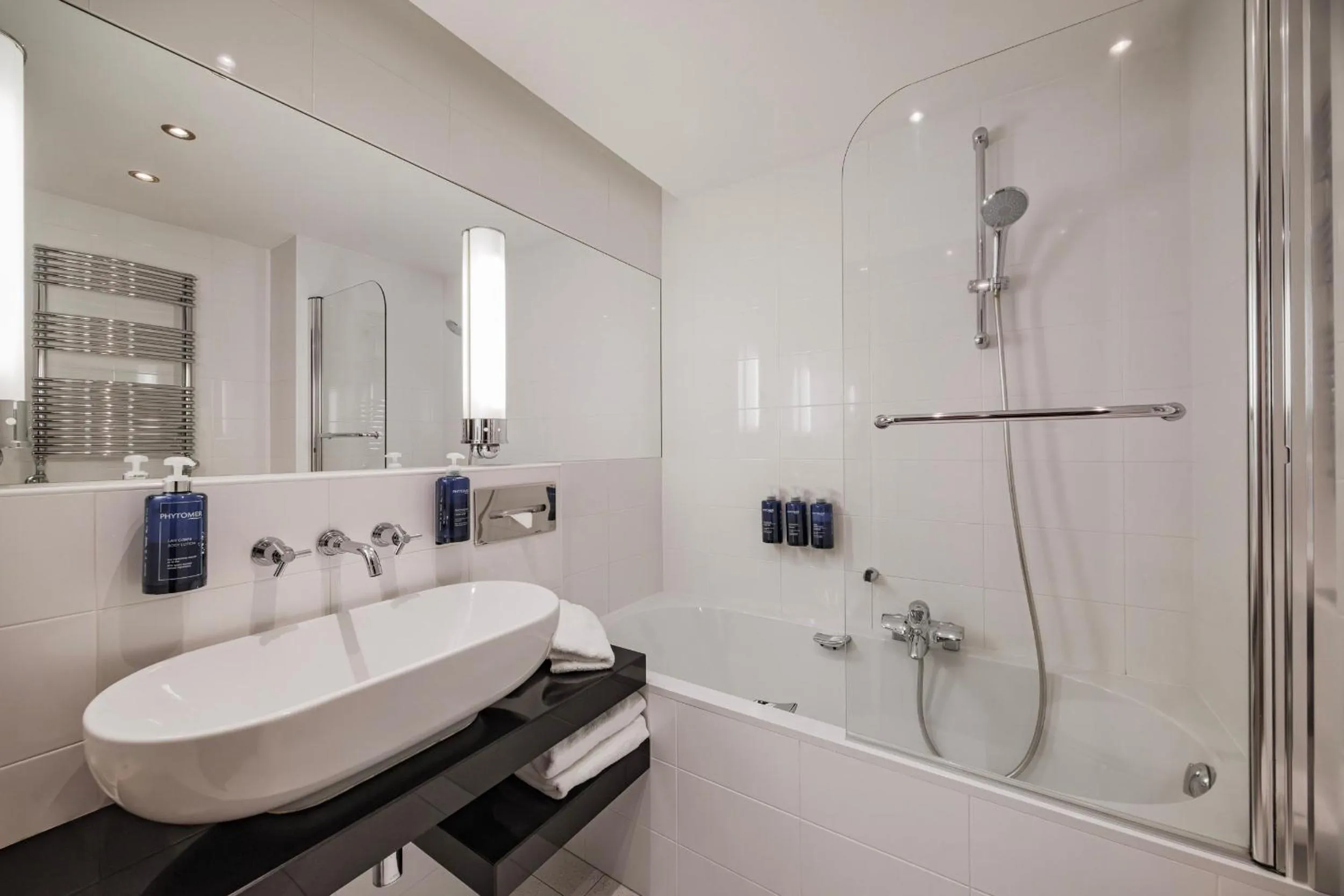 Bathroom in YONA ex Le Parc Hôtel