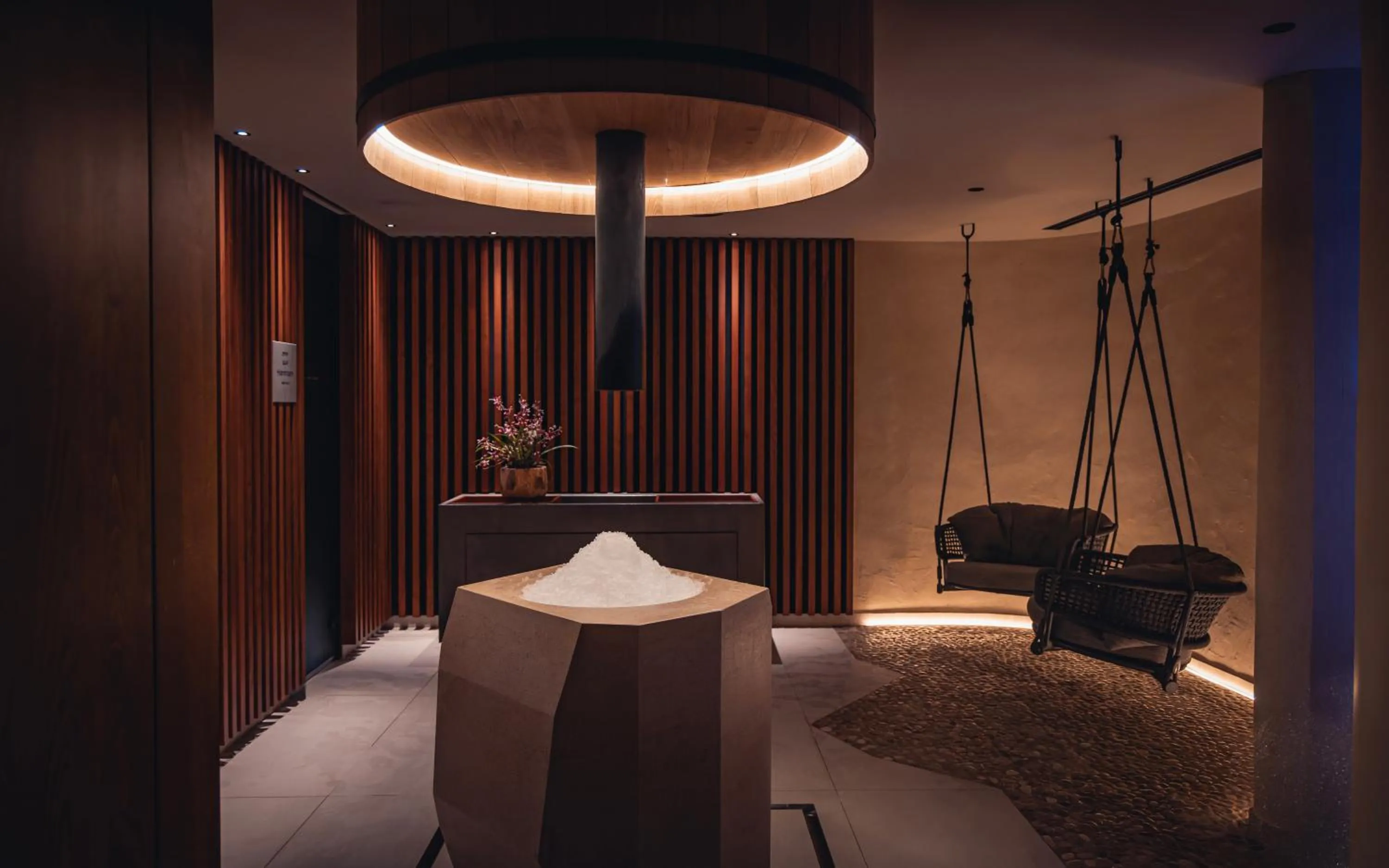 Spa and wellness centre/facilities in Le Parc Hôtel devient YONA