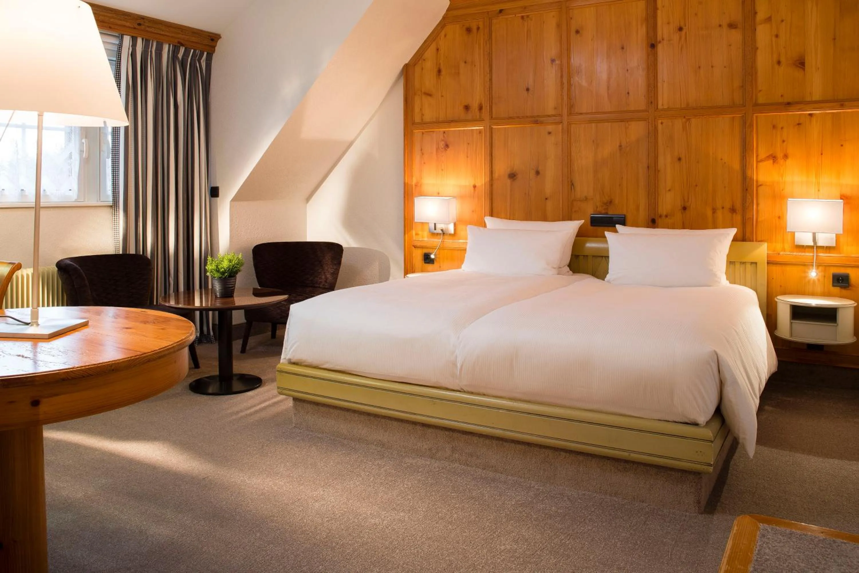 Photo of the whole room, Bed in Le Parc Hôtel devient YONA