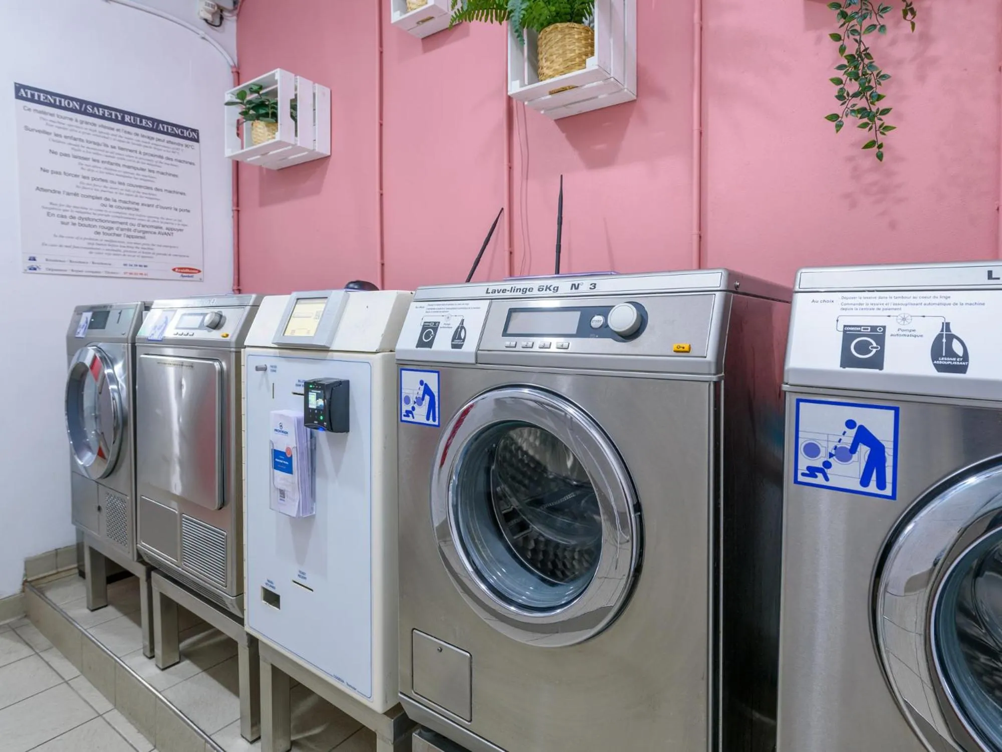 washing machine in Residhome Toulouse Tolosa