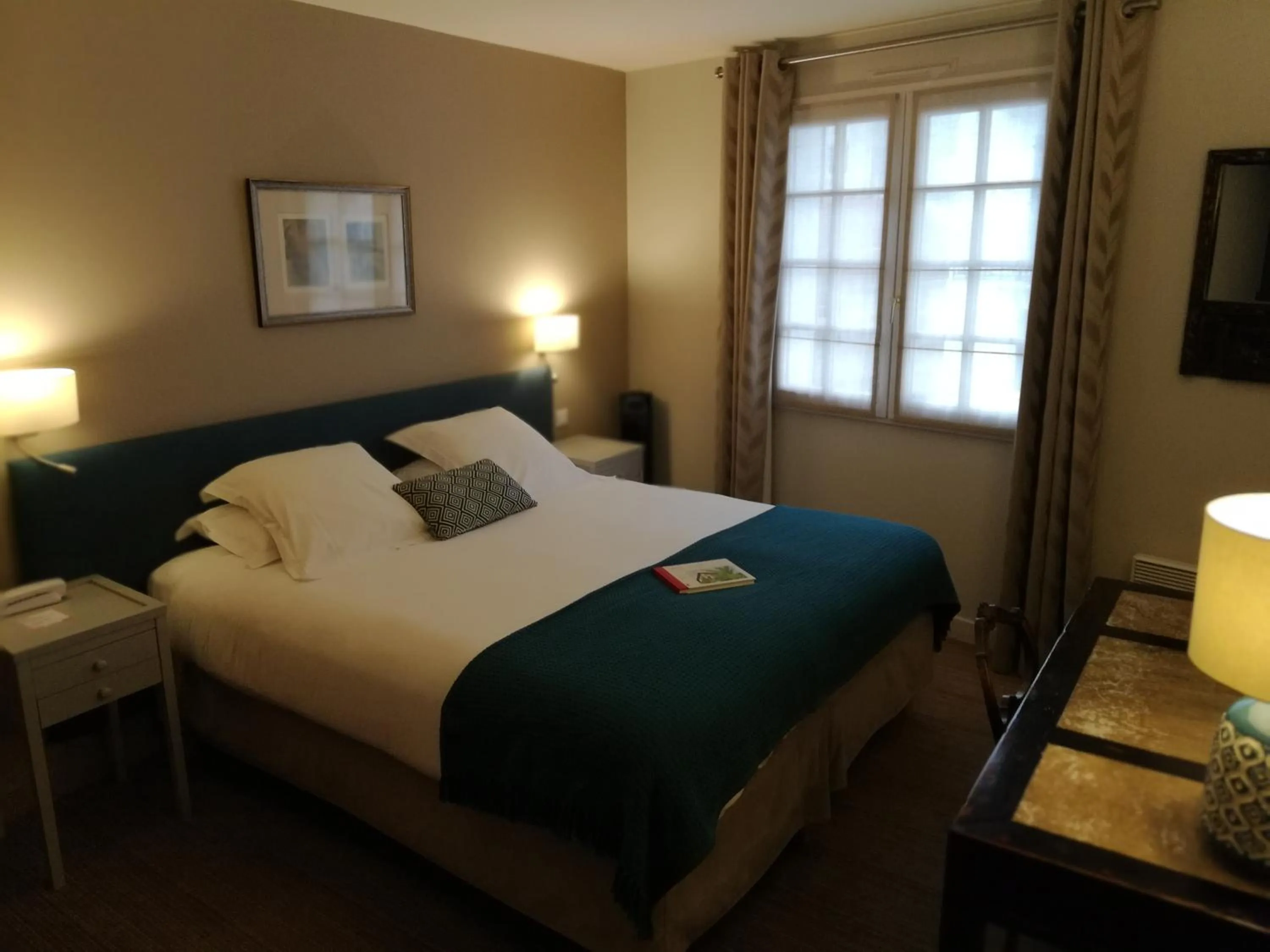 Photo of the whole room, Bed in Hôtel La Marisa Grande Plage