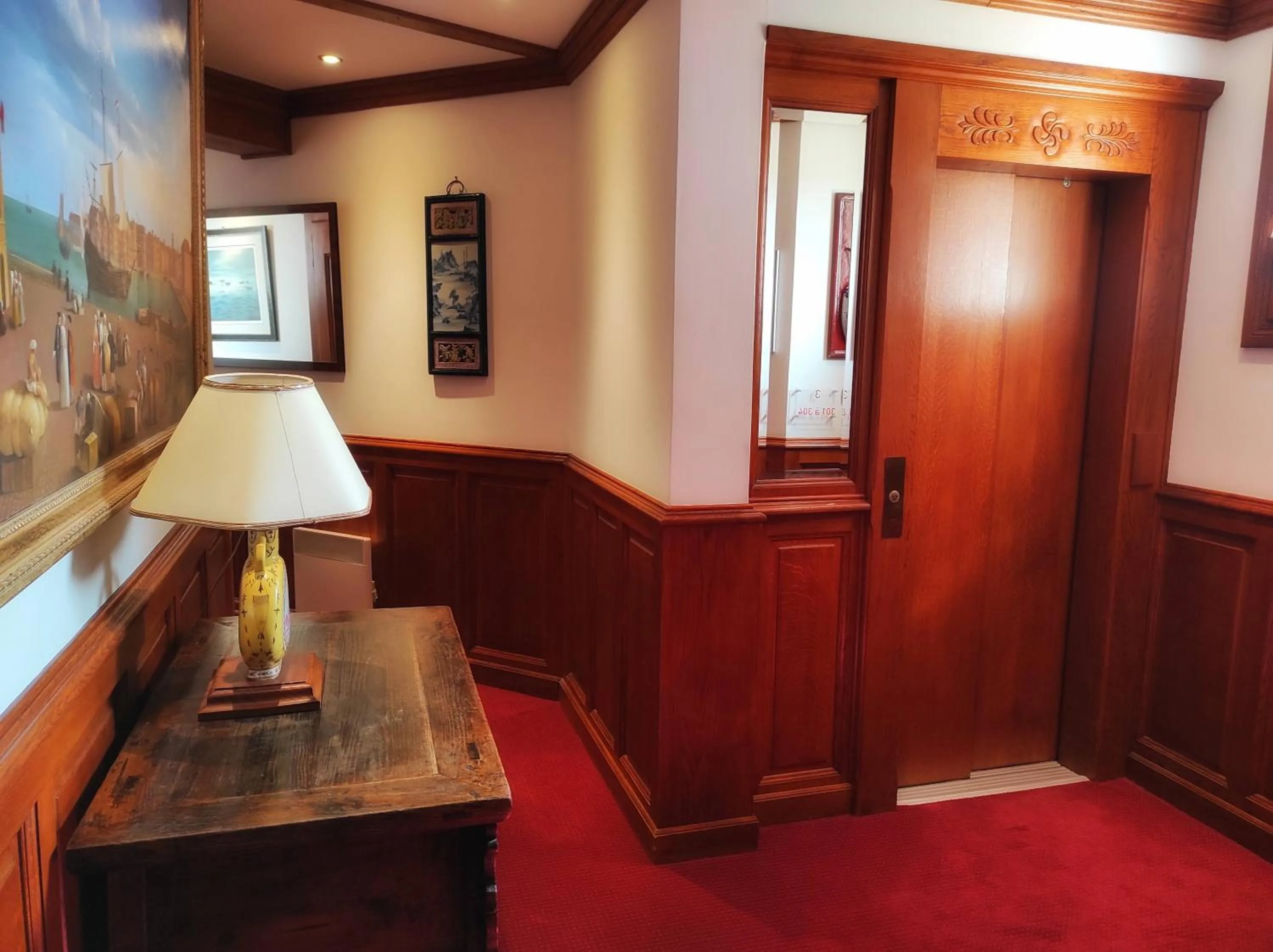 elevator in Hôtel La Marisa Grande Plage