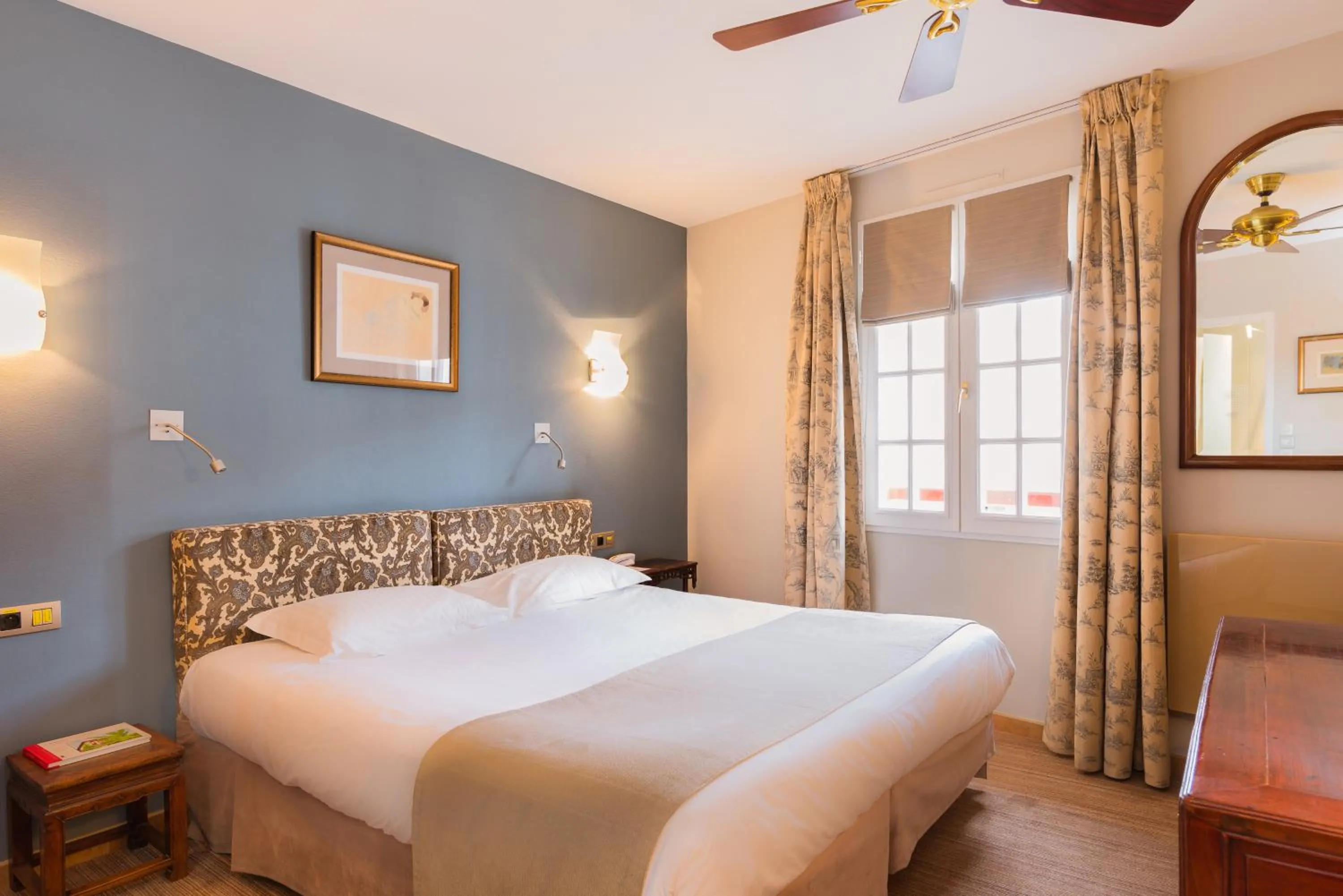 Photo of the whole room, Bed in Hôtel La Marisa Grande Plage