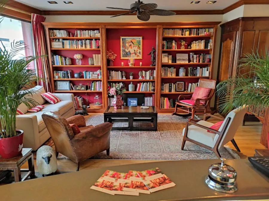 Library in Hôtel La Marisa Grande Plage