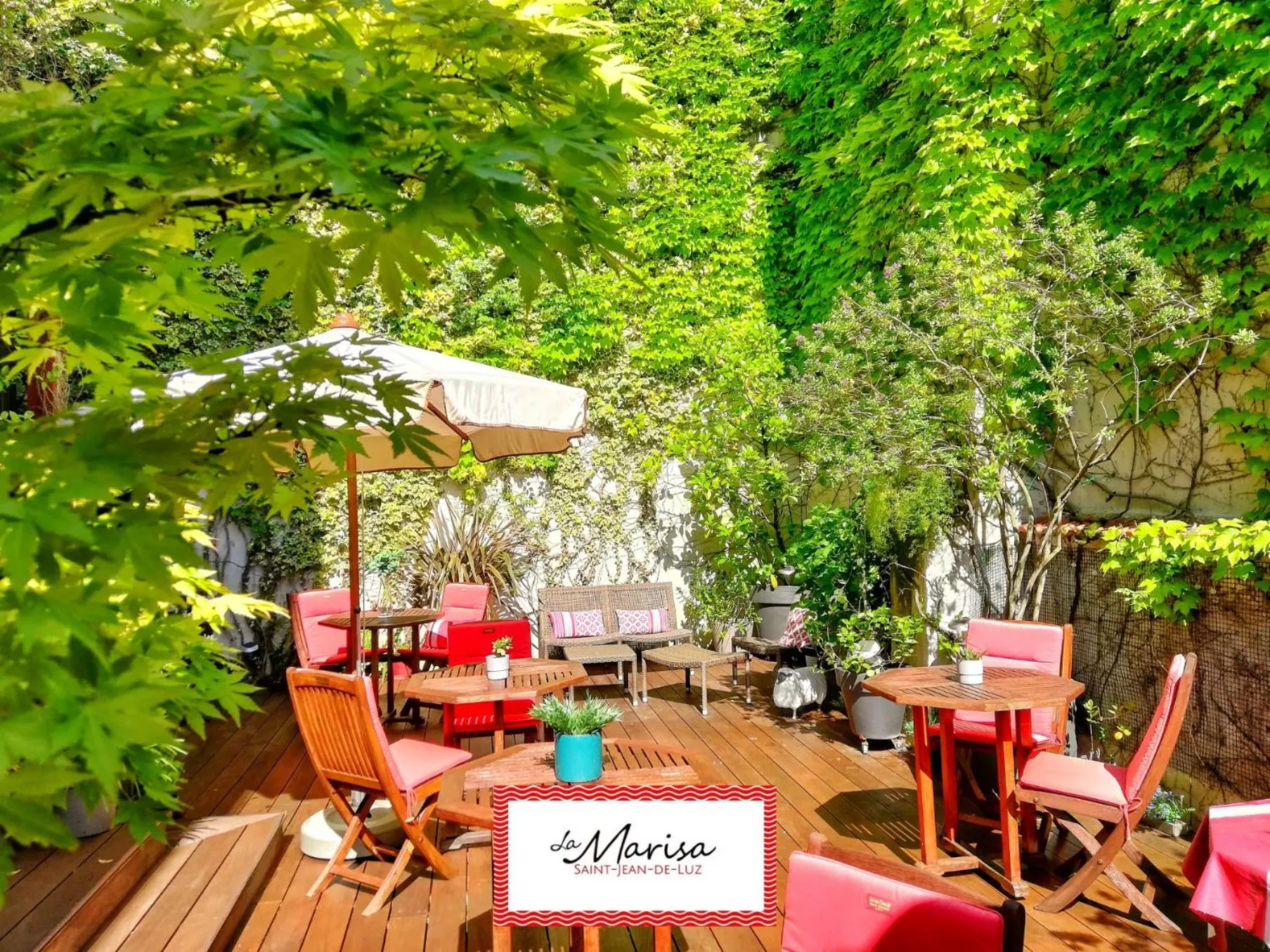 Patio in Hôtel La Marisa Grande Plage