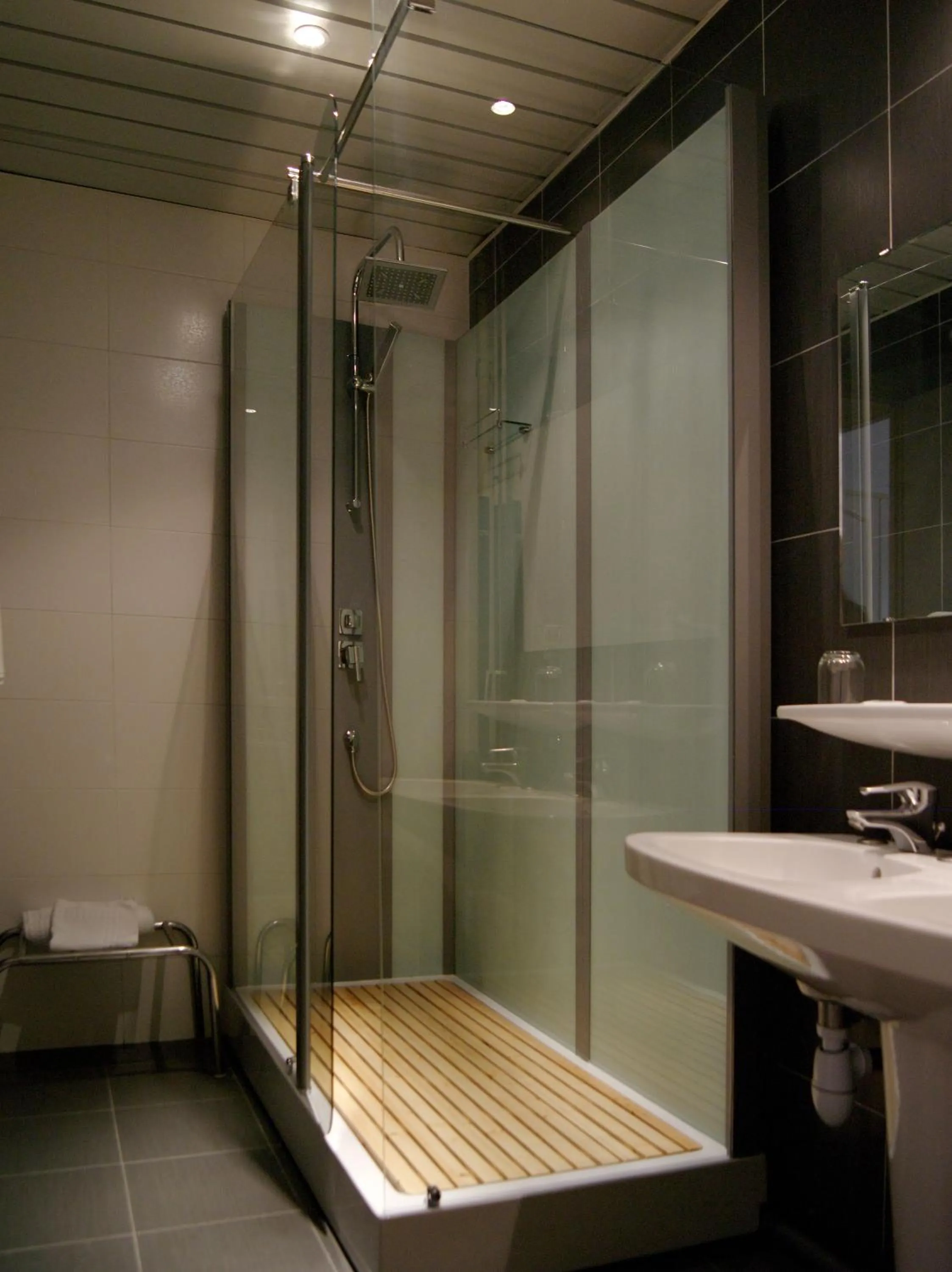 Bathroom in Hôtel Jeanne d'Arc
