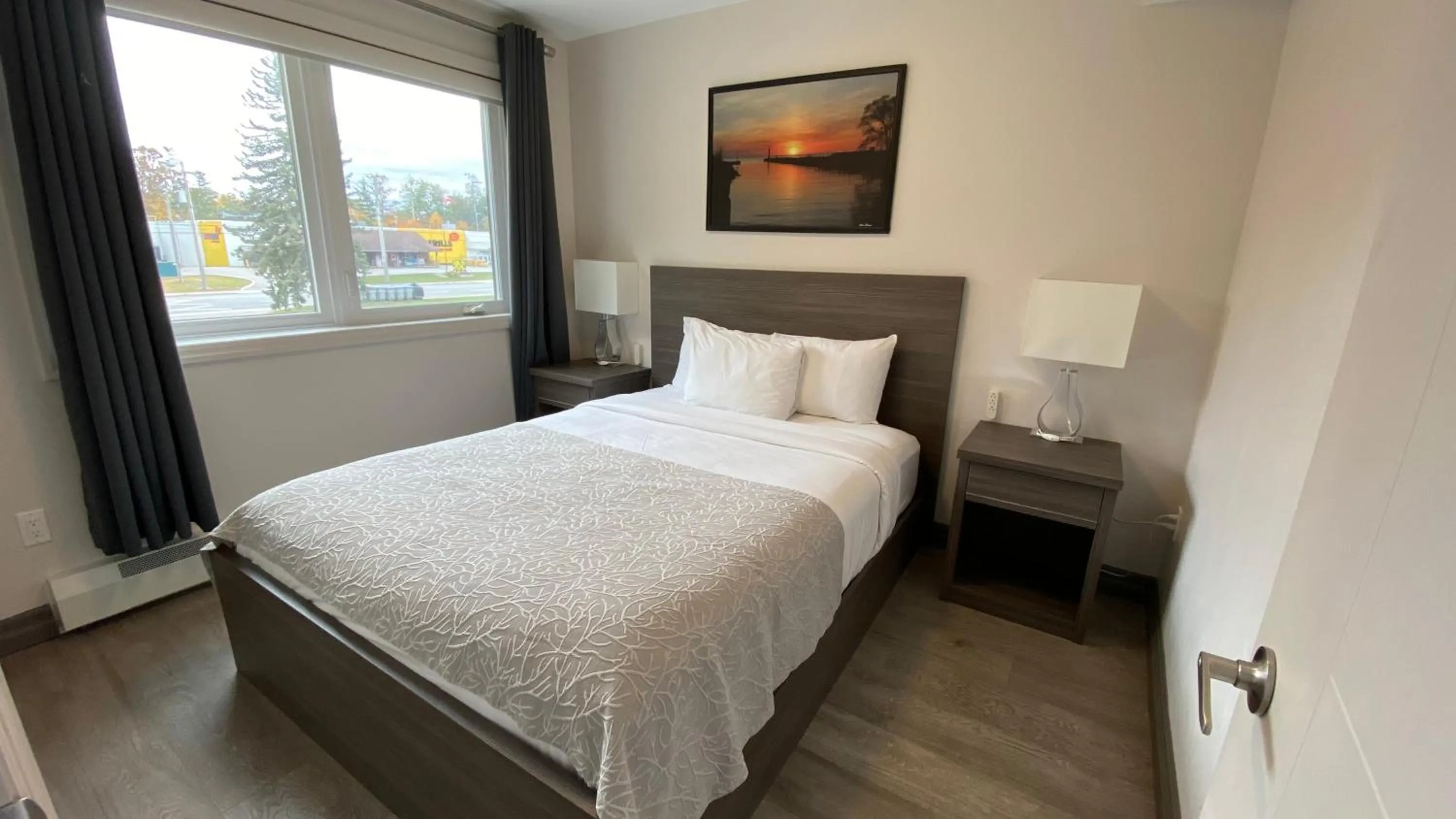 Bedroom, Bed in Amber Hotel