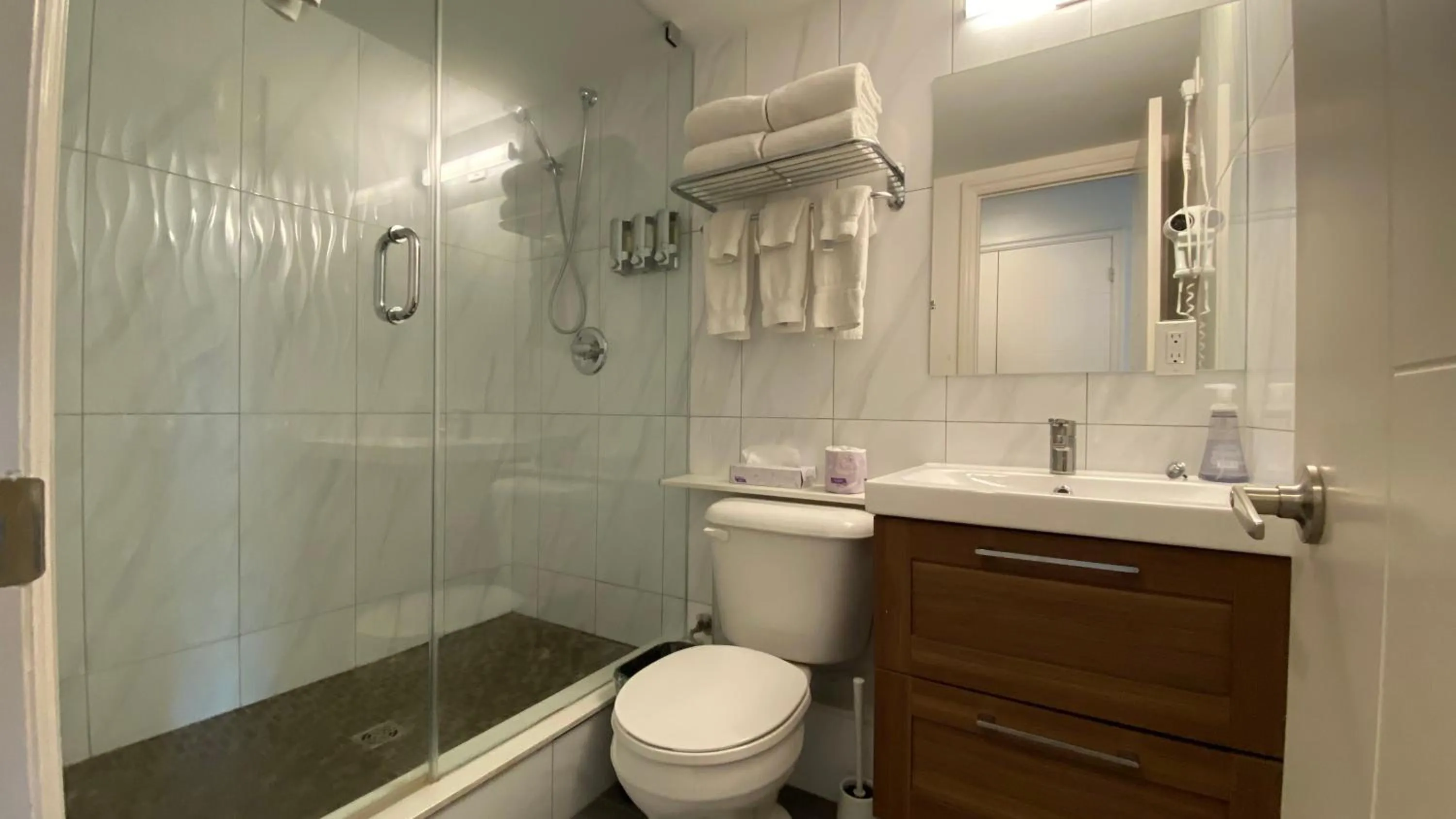 Bathroom in Amber Hotel