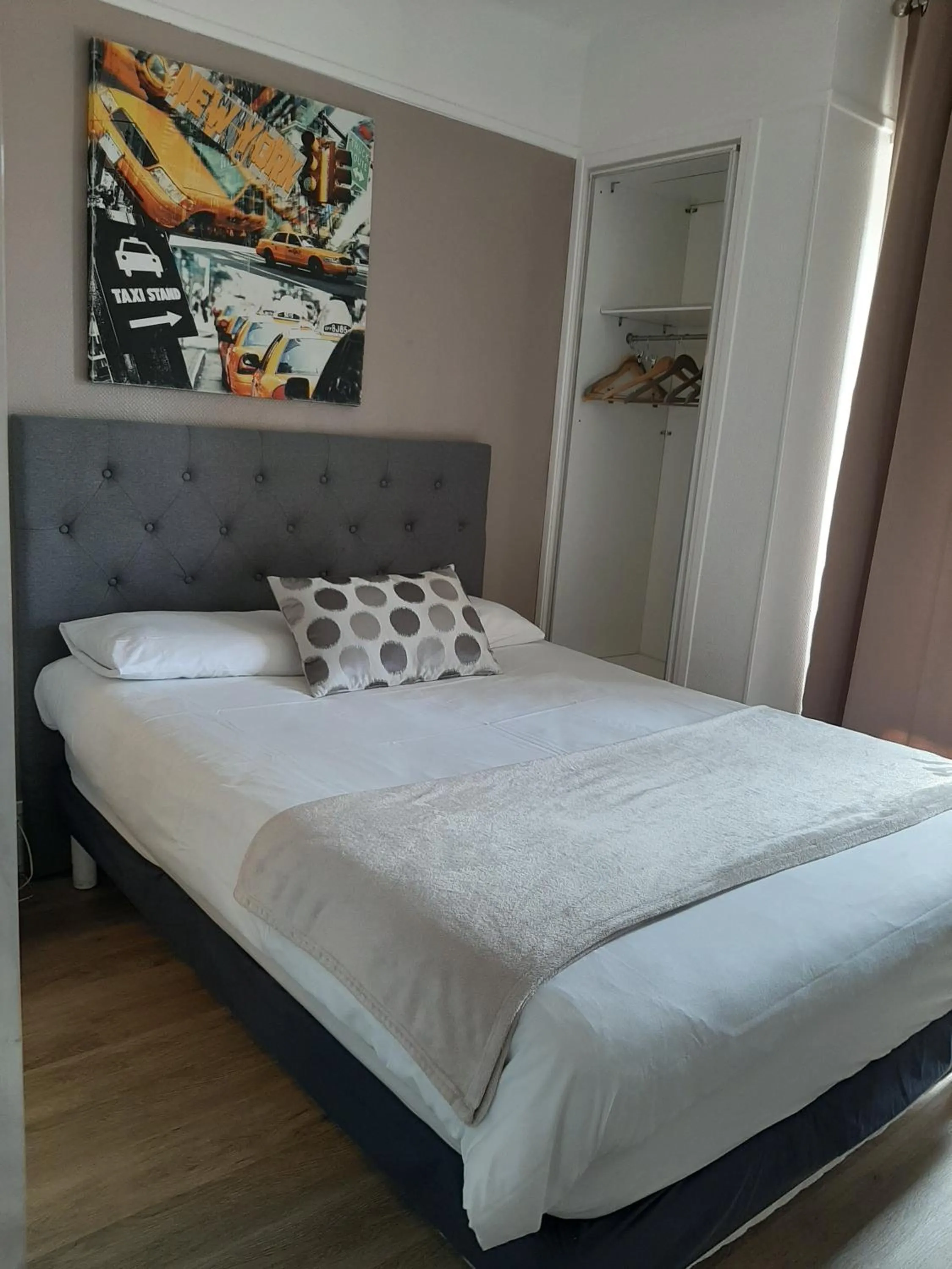 Bed in Hôtel Bellevue Cannes