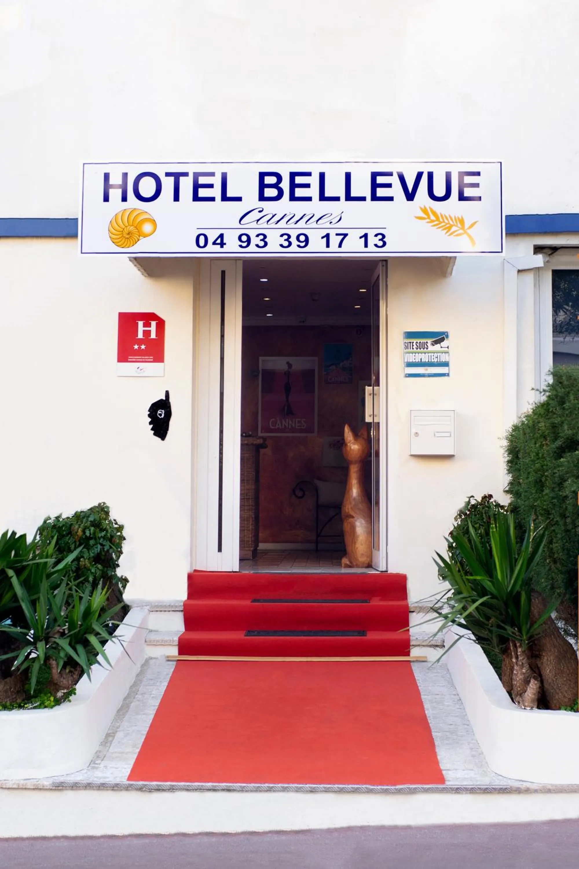 Property building in Hôtel Bellevue Cannes