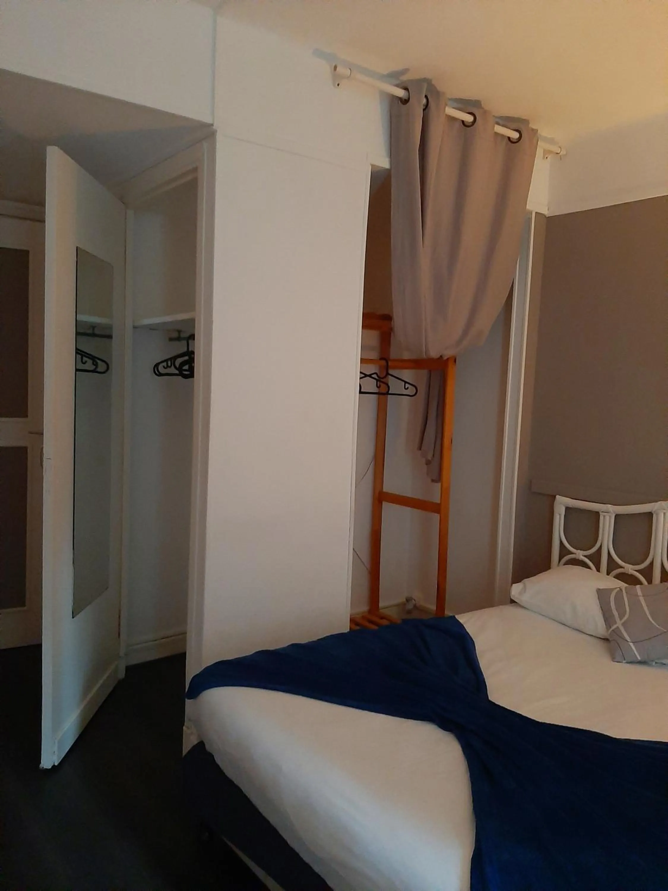 Bed in Hôtel Bellevue Cannes