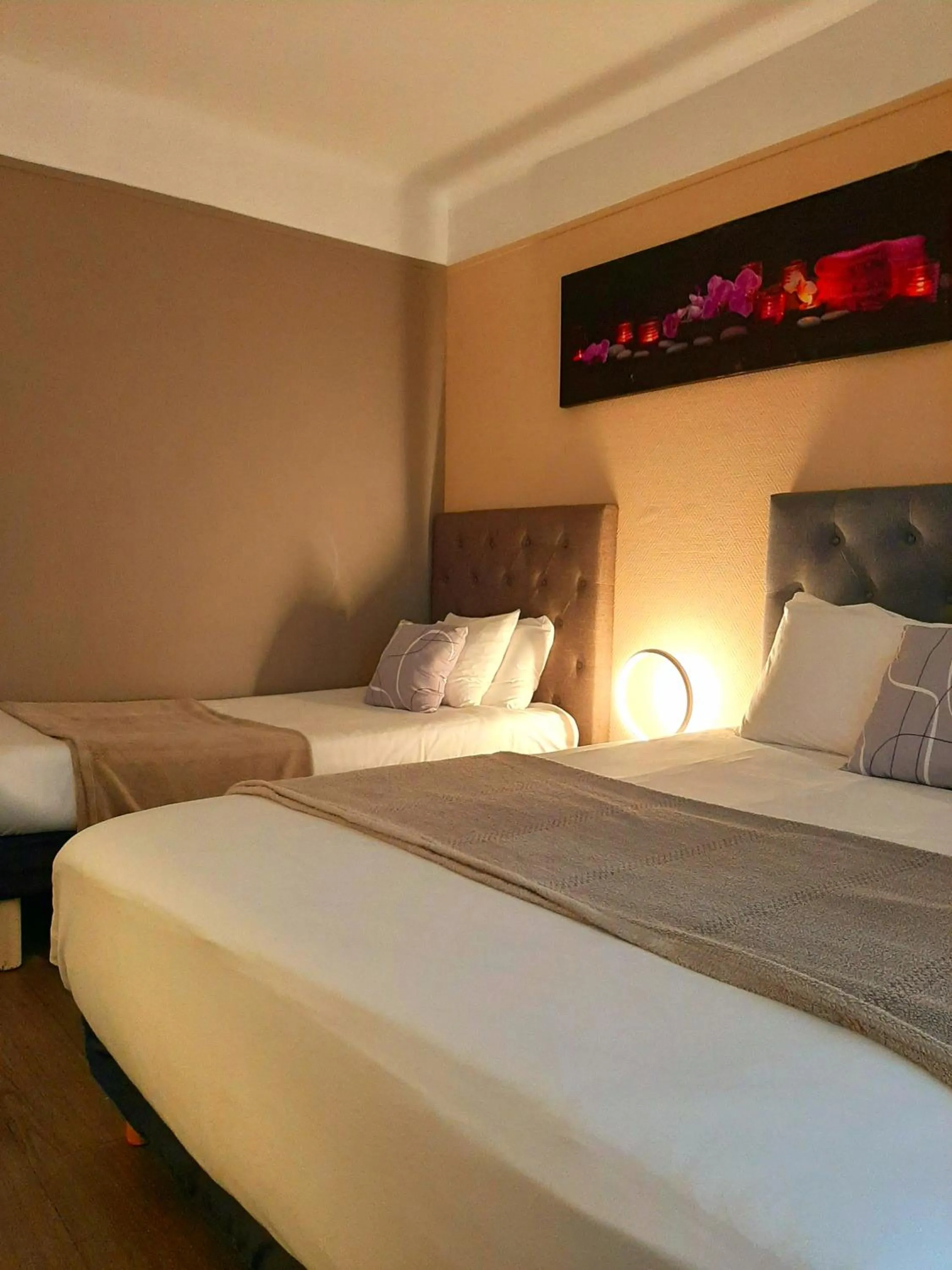 Bed in Hôtel Bellevue Cannes