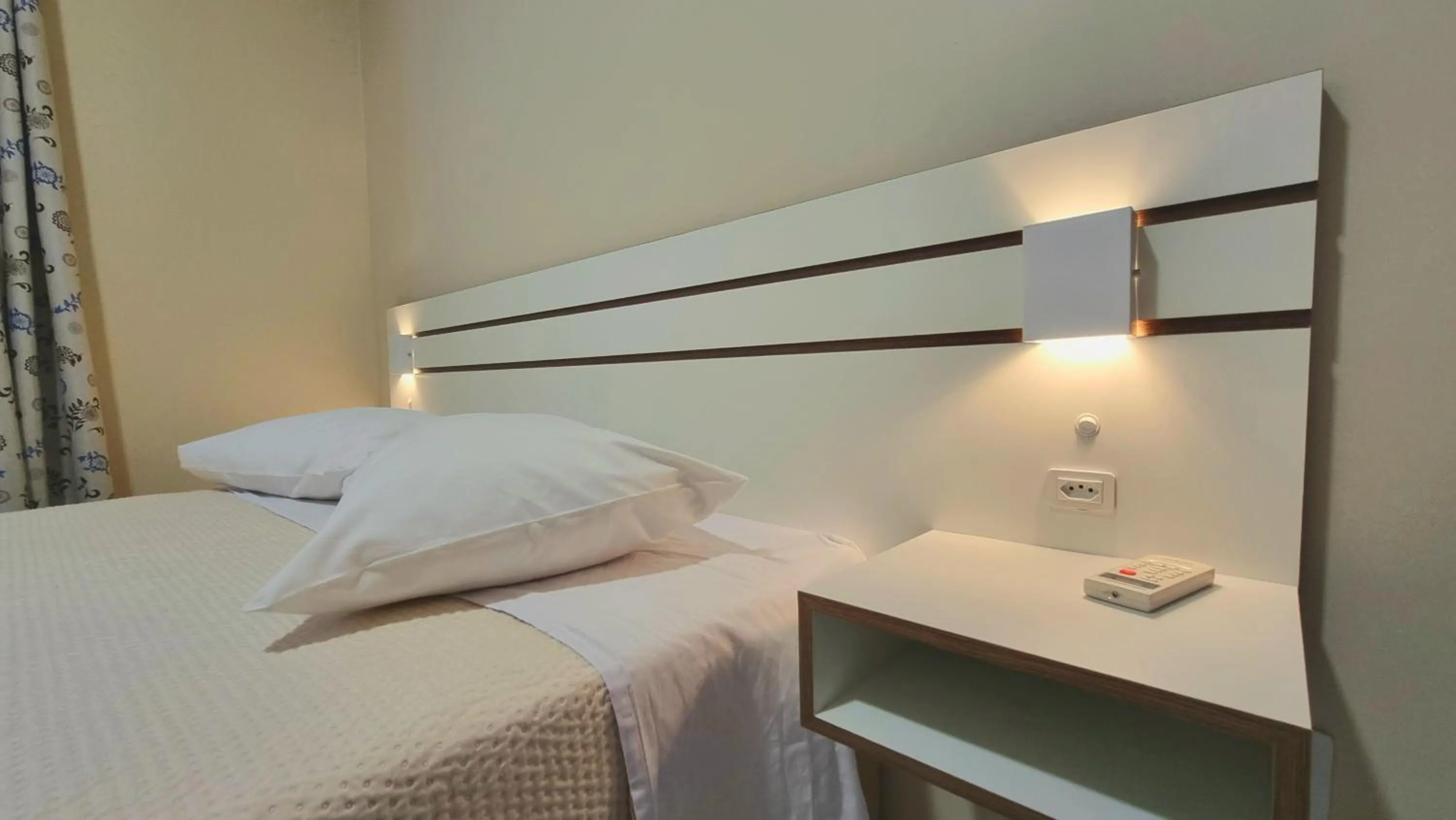 Photo of the whole room, Bed in Residencial Las Rocas I