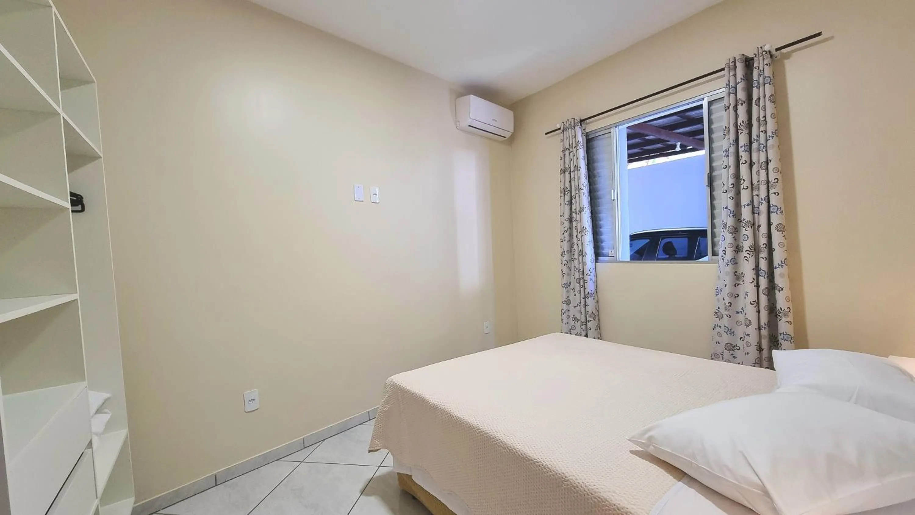 Bedroom, Bed in Residencial Las Rocas I
