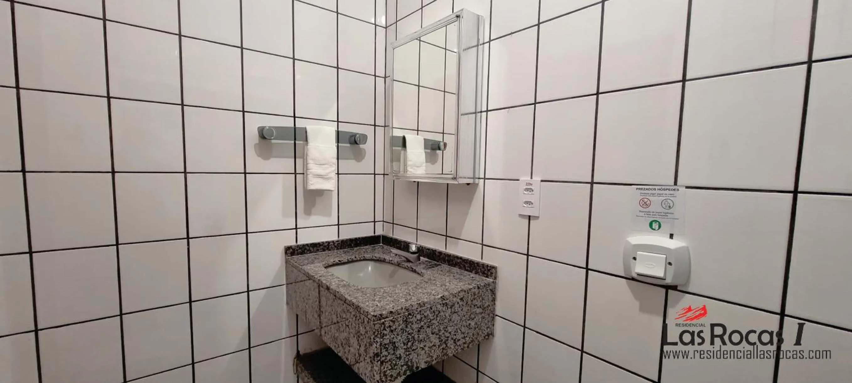 Bathroom in Residencial Las Rocas I