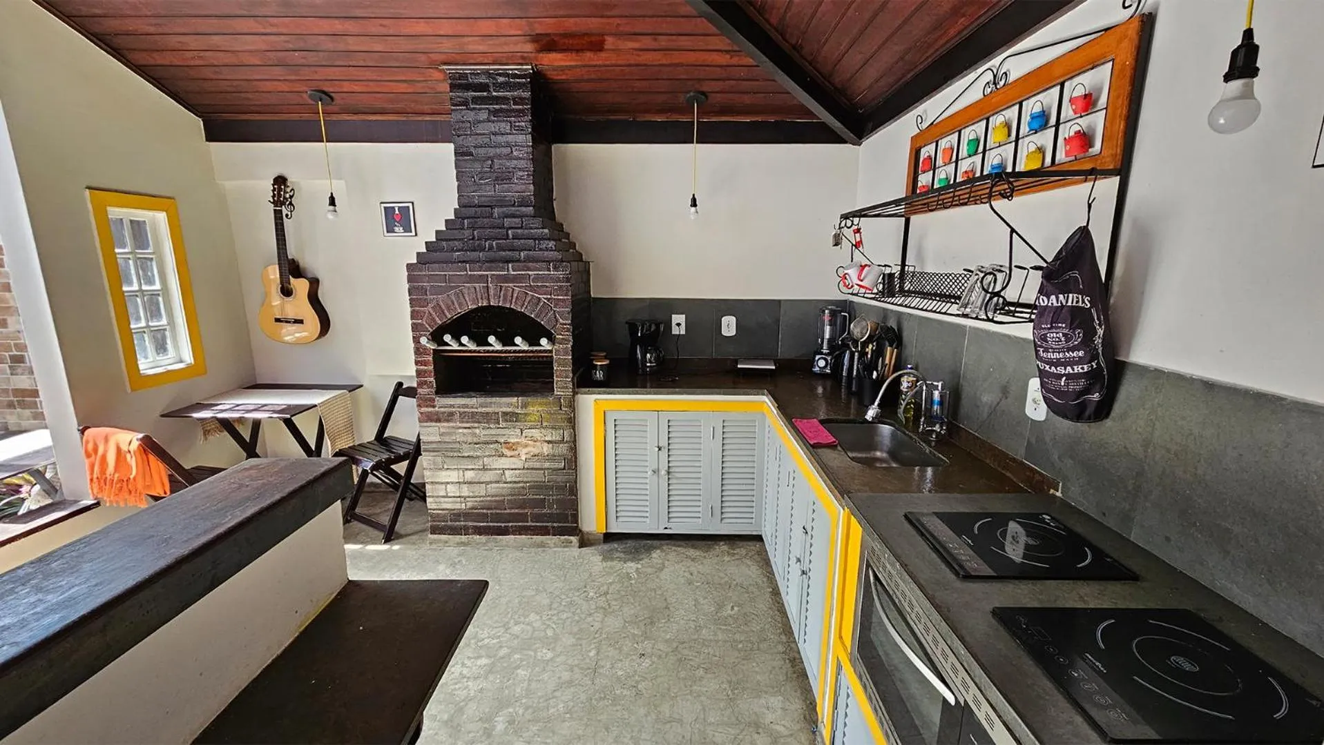 Communal kitchen in Beach Guest House - GMT