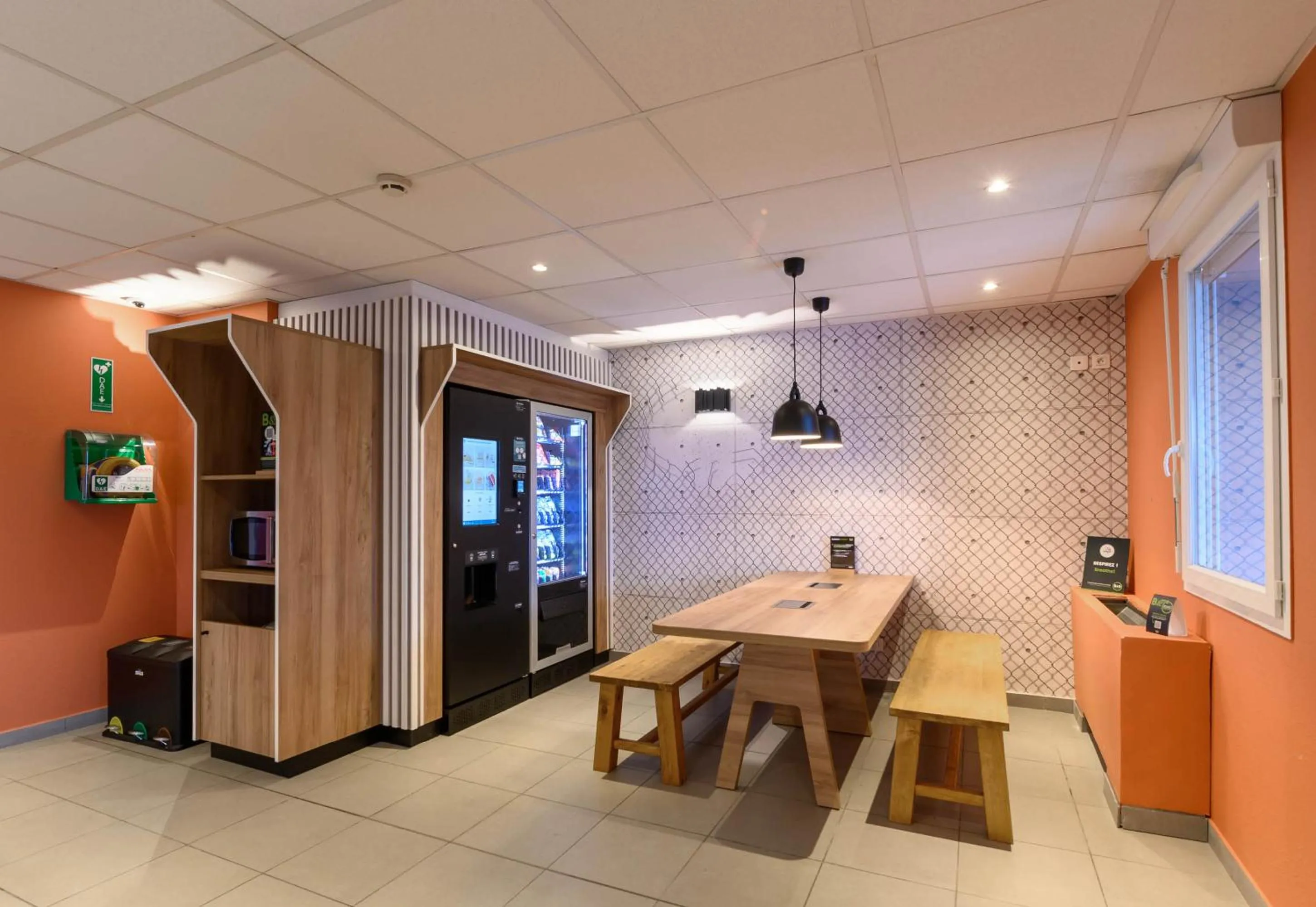 Lobby or reception in B&B HOTEL Compiègne Thourotte