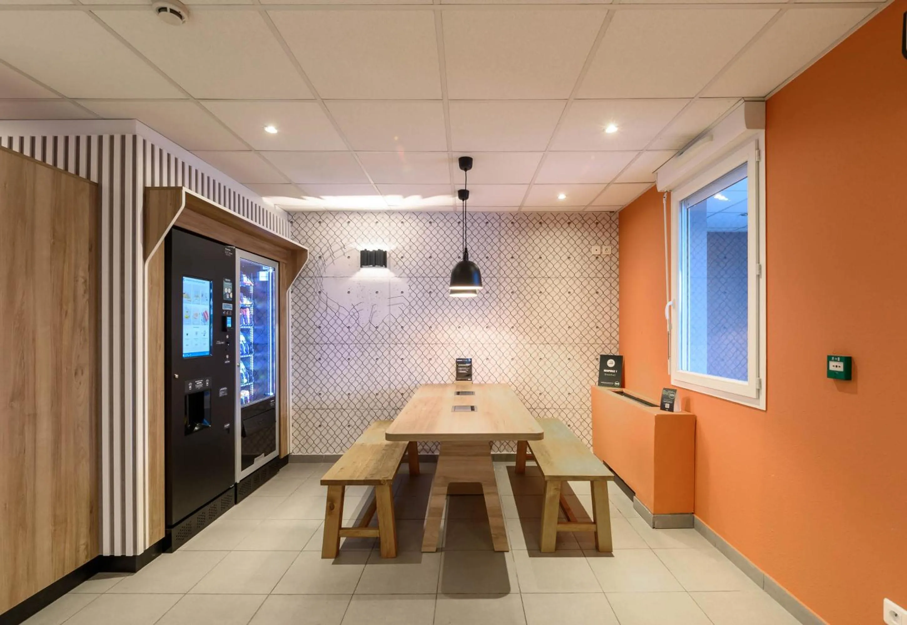 Lobby or reception in B&B HOTEL Compiègne Thourotte