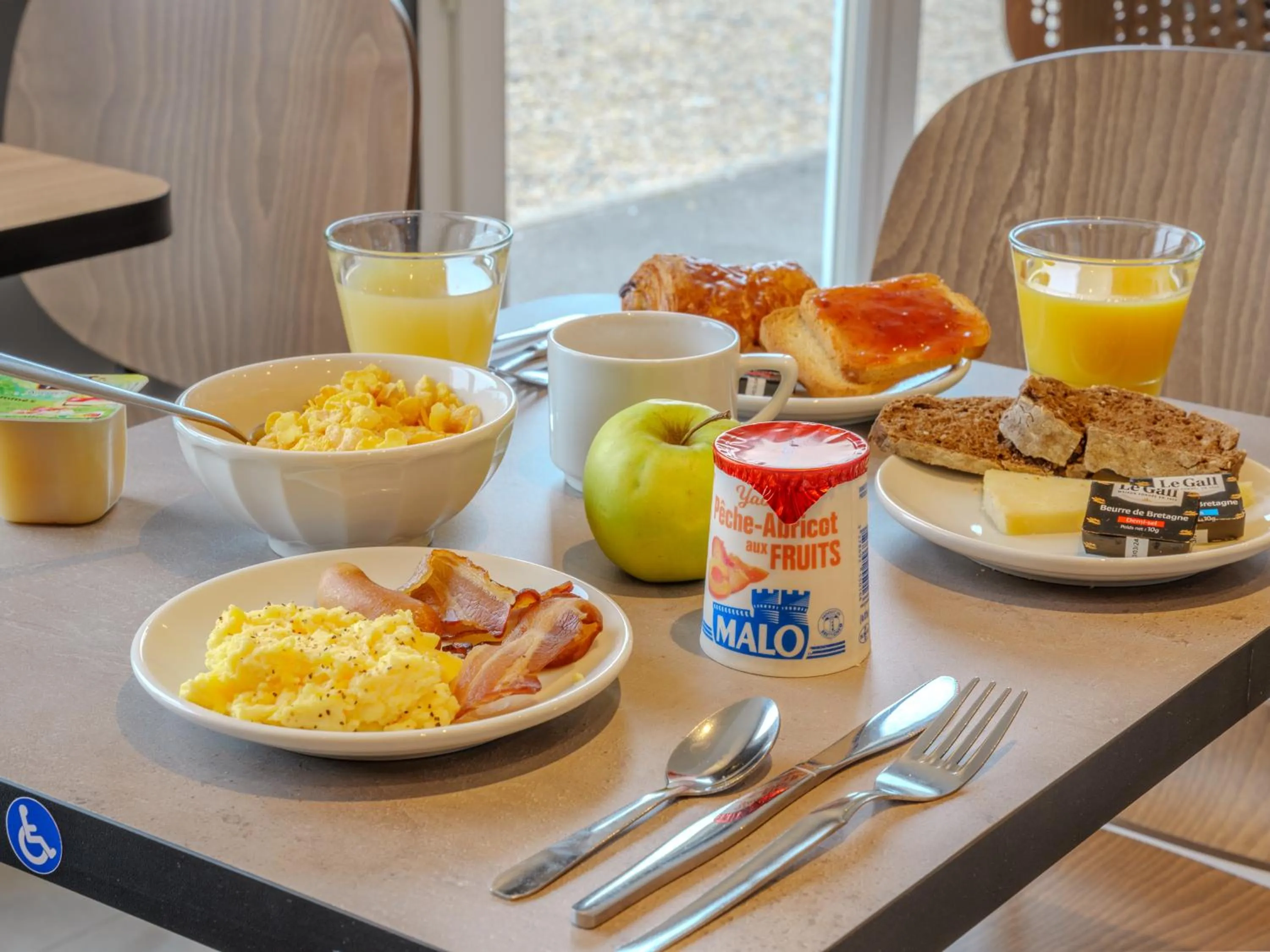 Breakfast in Hôtel 2 Vallées